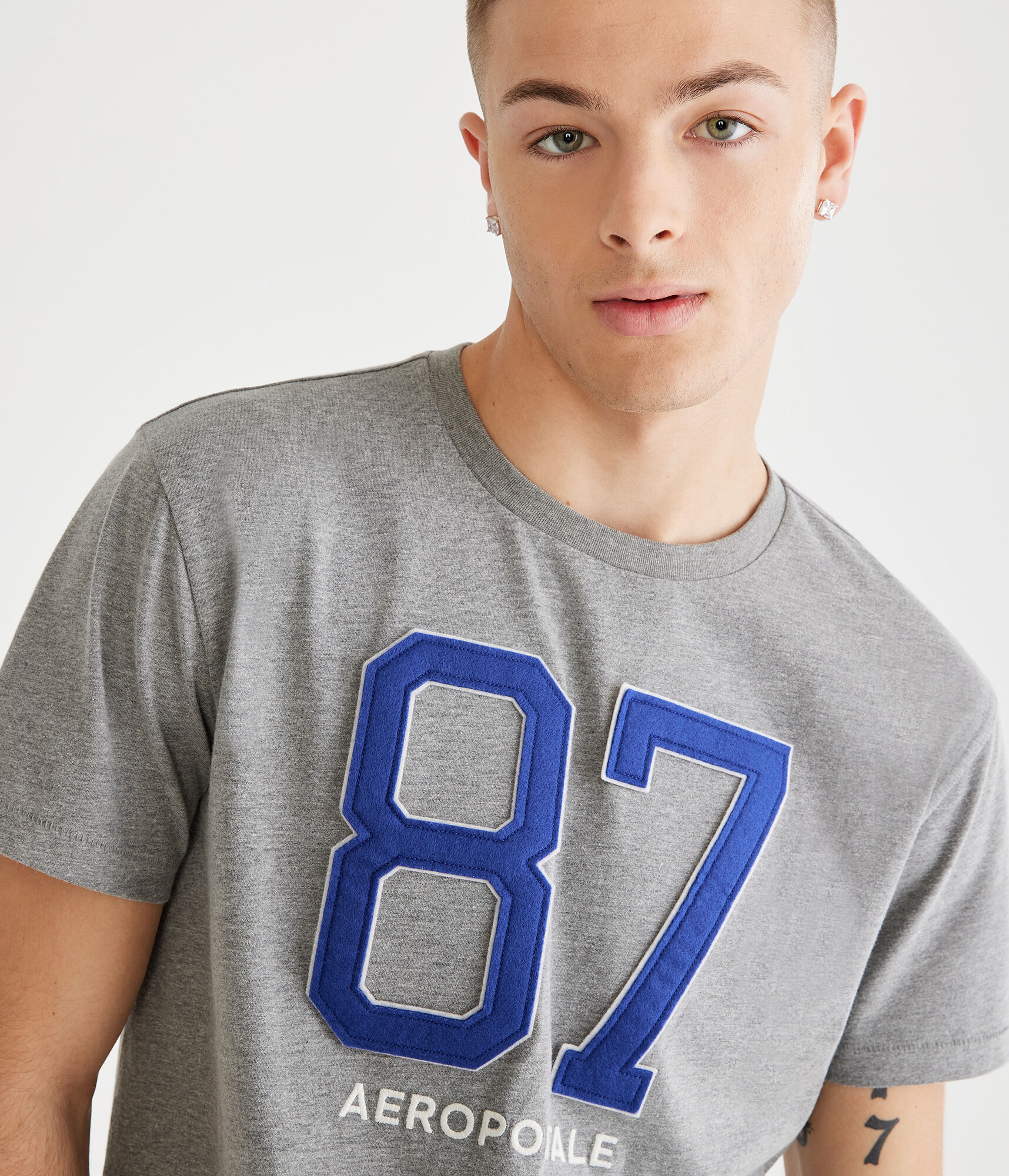 Aeropostale Large 87 Appliqu&eacute; Graphic Tee