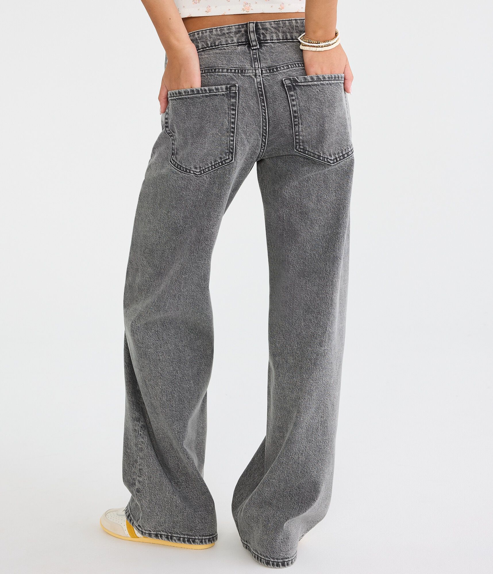 Low-Rise Baggy Wide Leg Jean