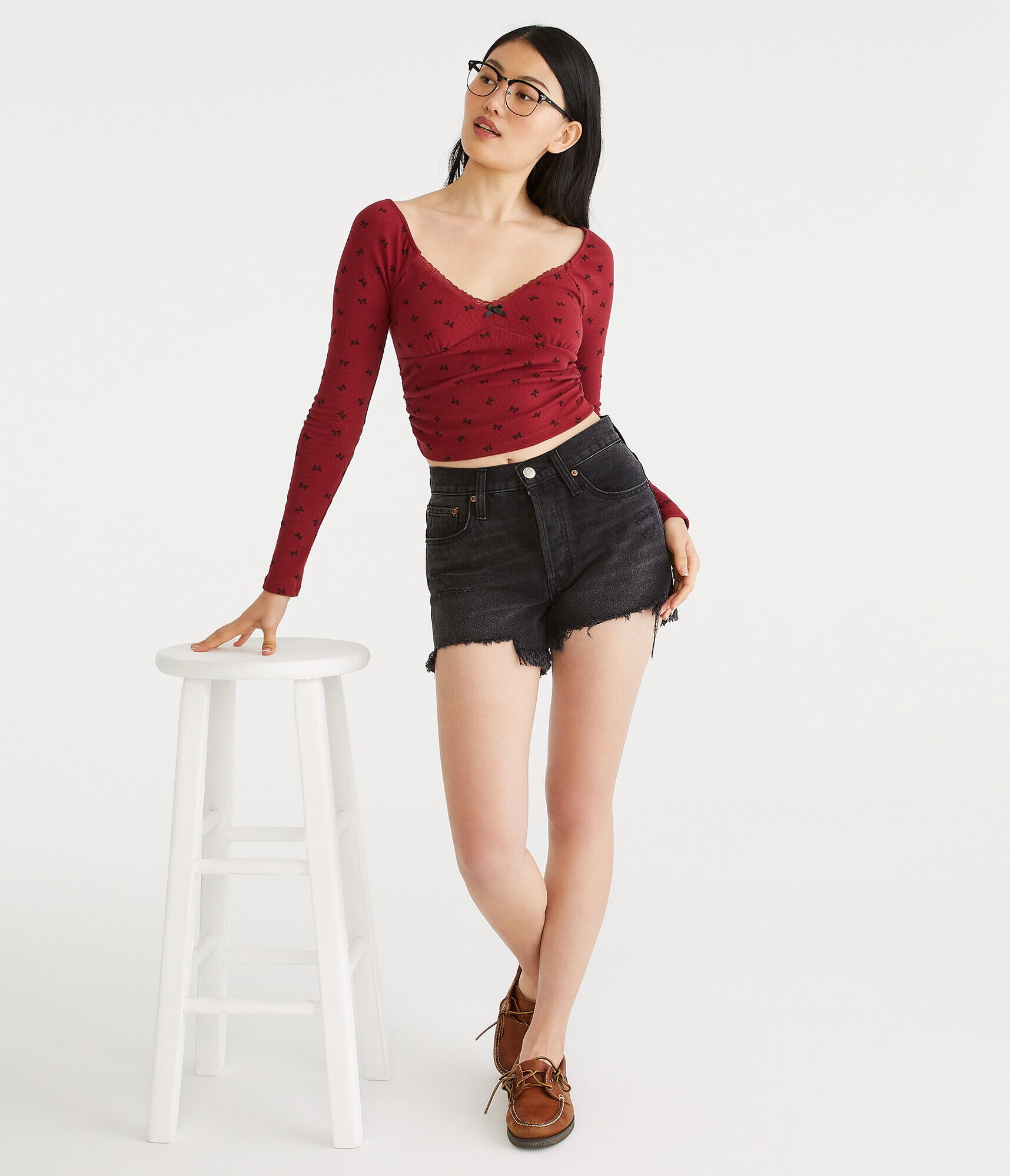 Long Sleeve Bow Print V-Neck Crop Top