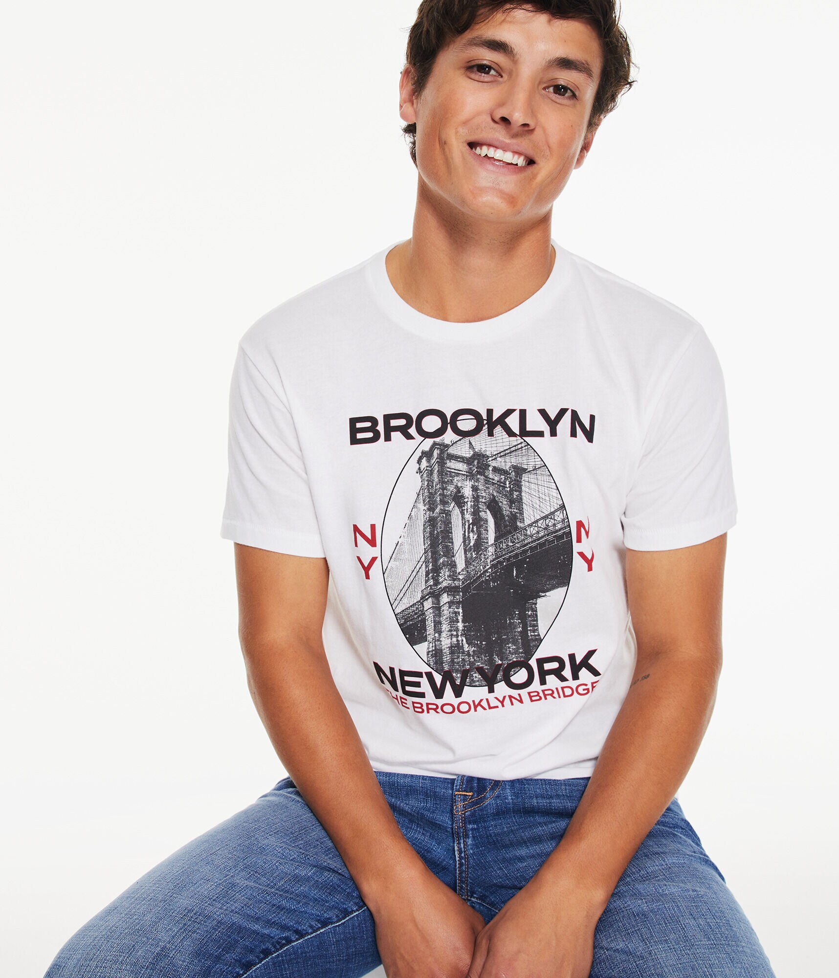 Brooklyn Bridge Oval Graphic Tee