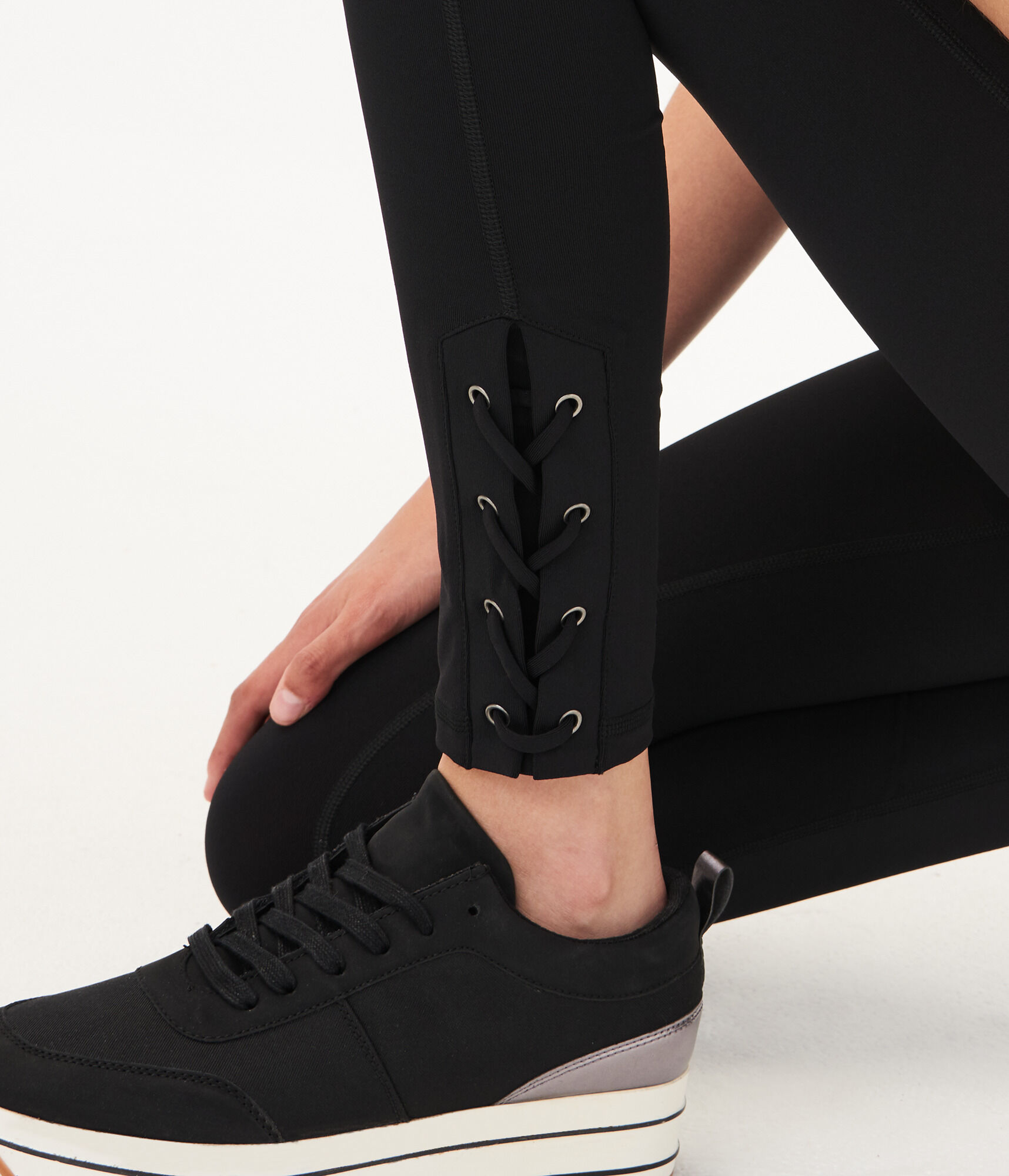 7/8 Lace-Up Legging