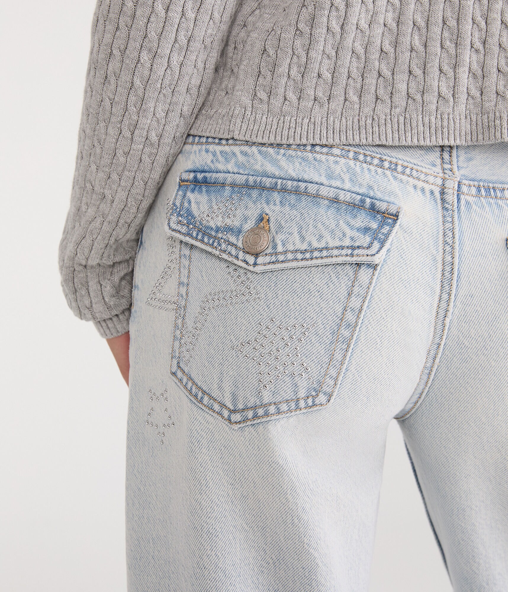Low-Rise Baggy Wide Leg Star Pocket Jean