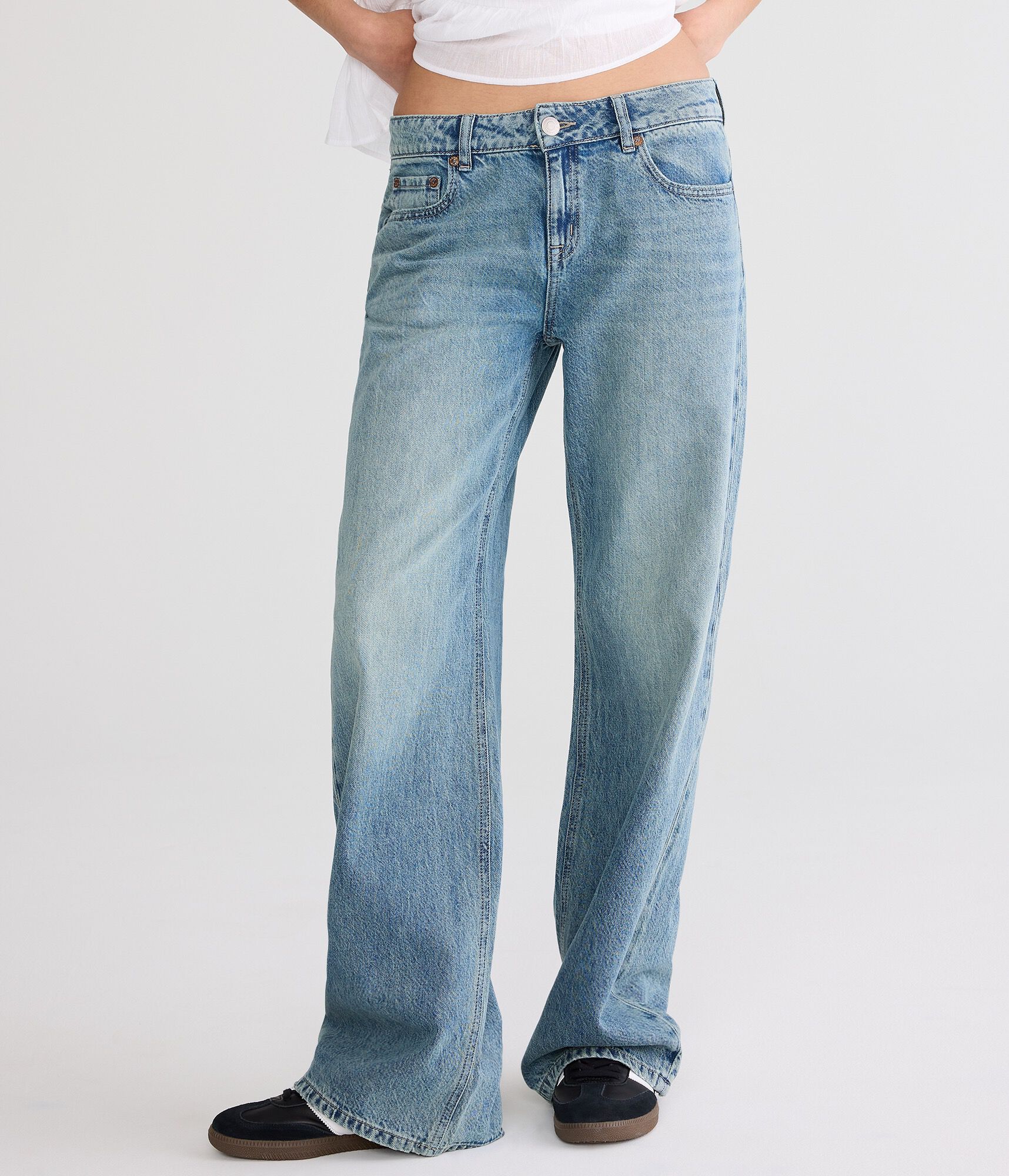 Low-Rise Baggy Wide Leg Butterfly Pocket Jean
