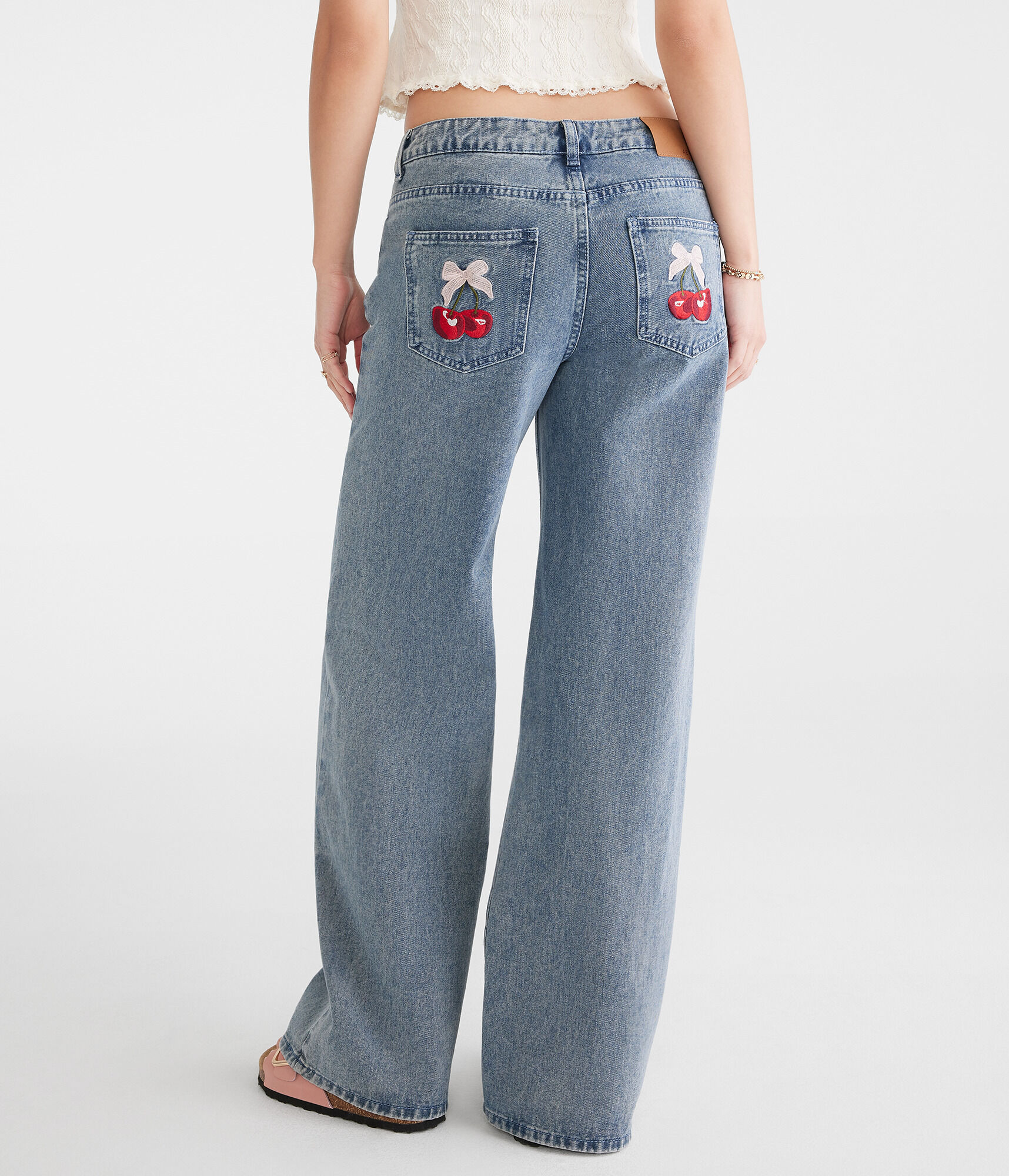 Low-Rise Baggy Wide Leg Cherry Pocket Jean