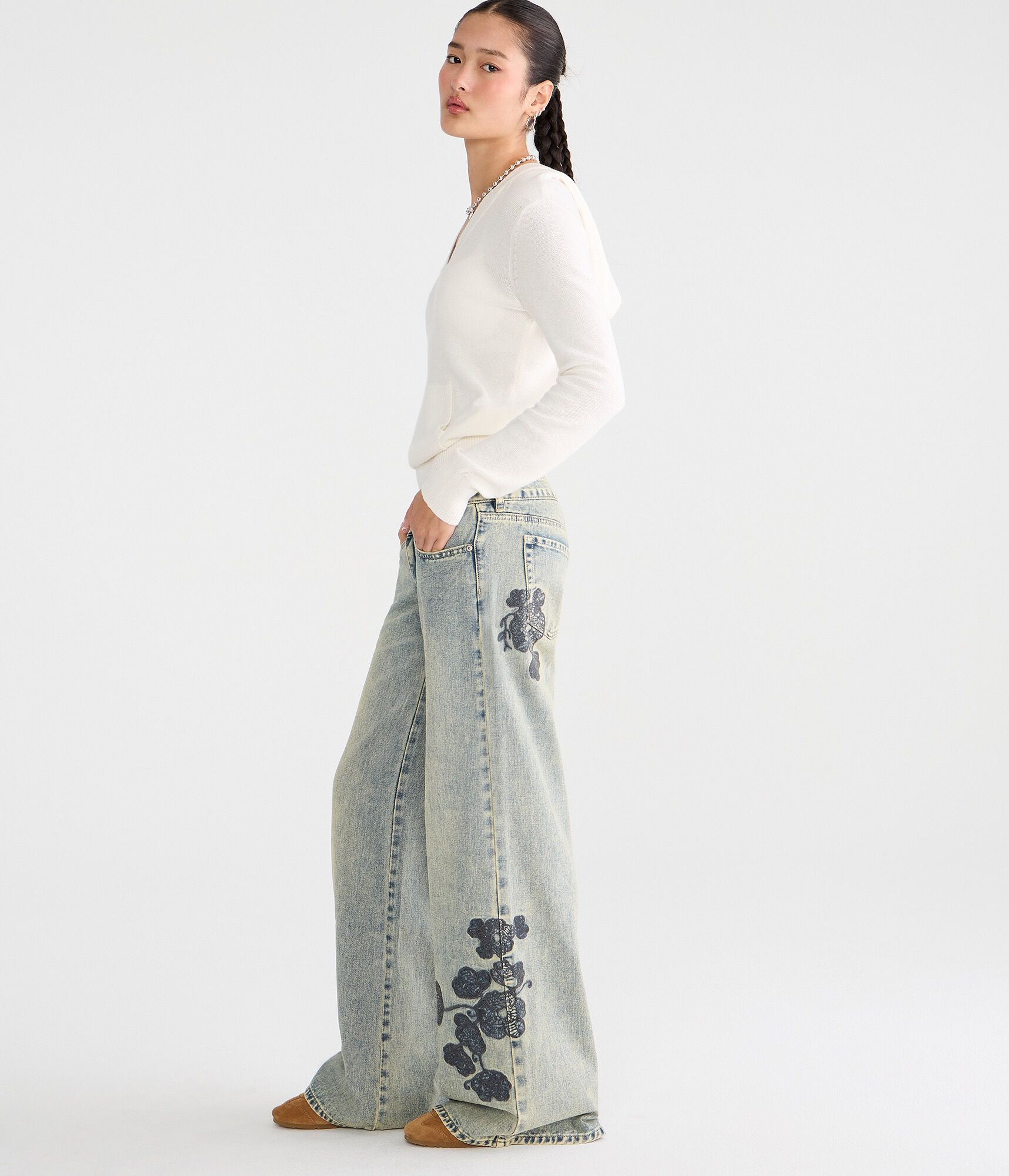 Super Low-Rise Ultra Wide Leg Lace Flowers Jean