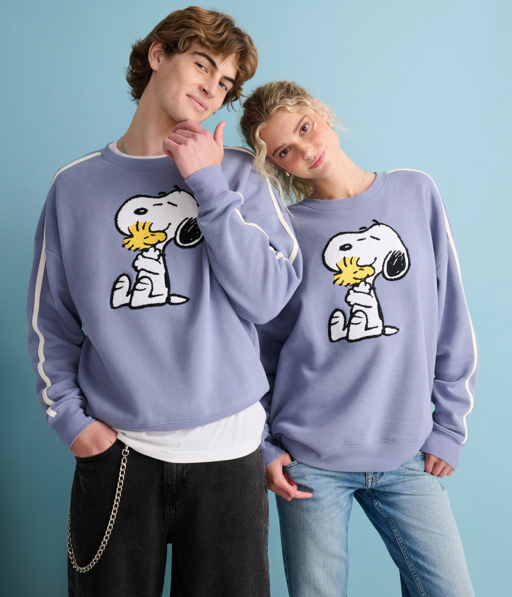 Peanuts® | Aéropostale Western Snoopy Woodstock Hugs Crew Sweatshirt