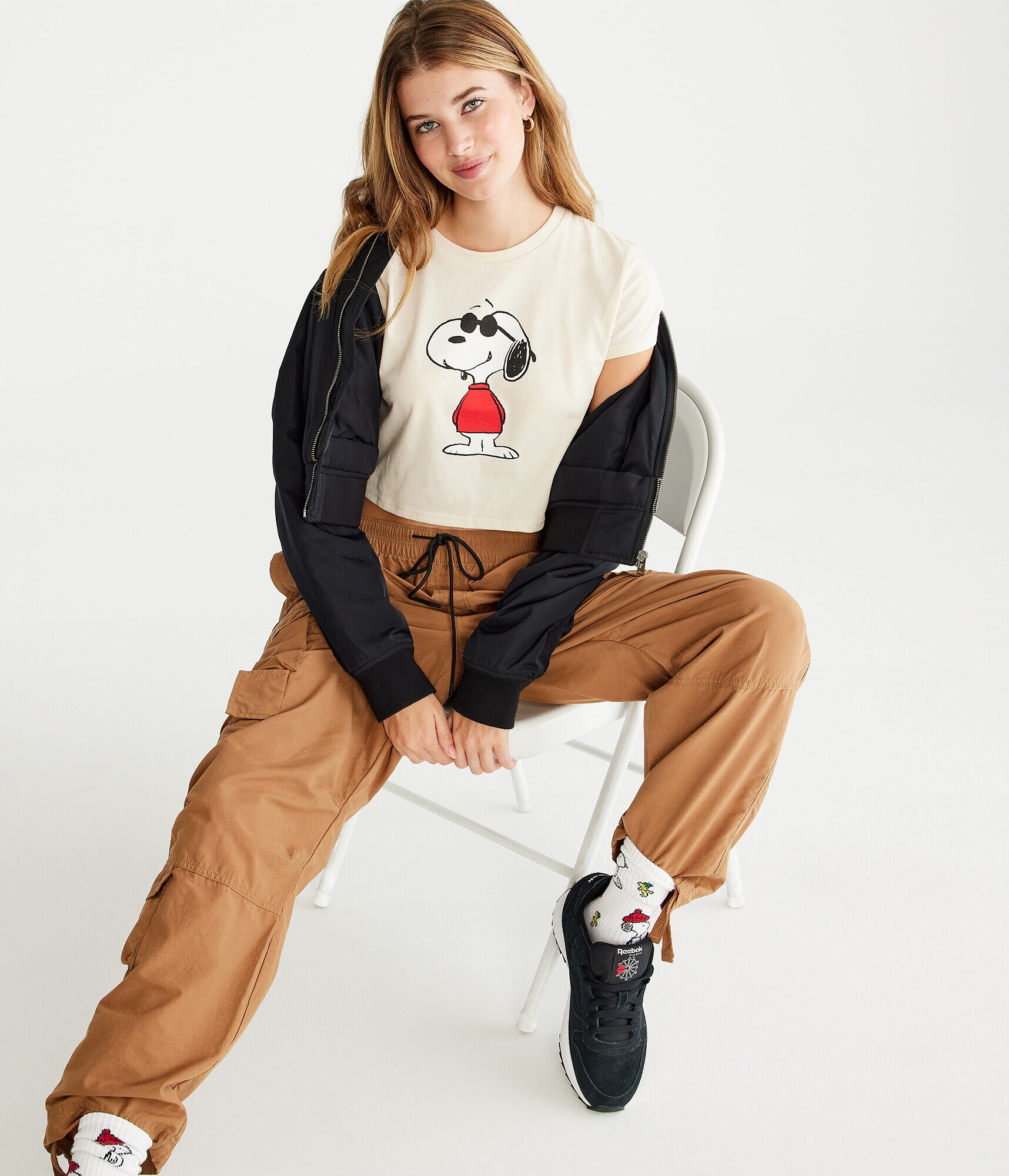 Peanuts&reg; | A&eacute;ropostale Snoopy Sunglasses Cropped Baby Tee