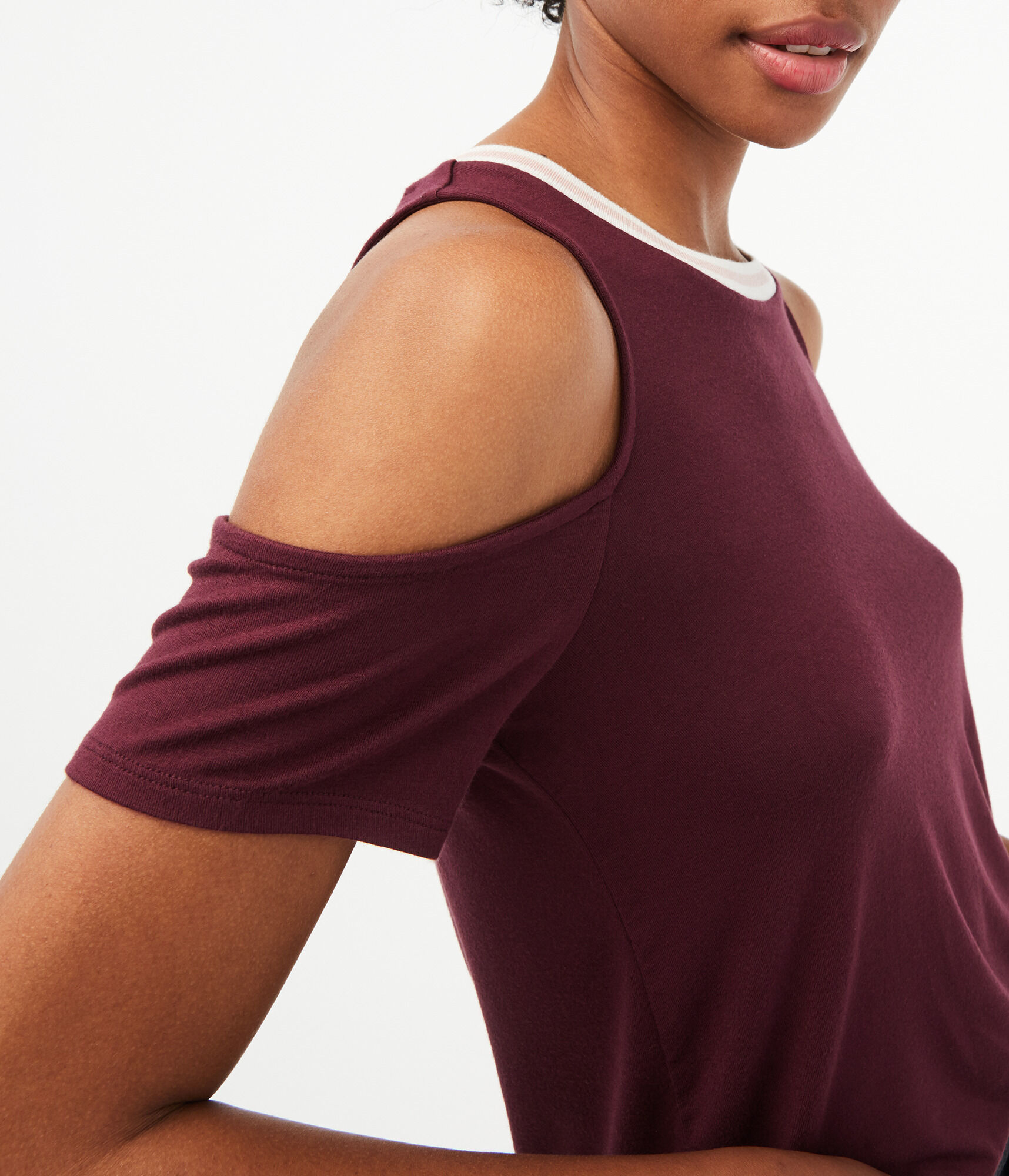 Cold Shoulder Ringer Tee***