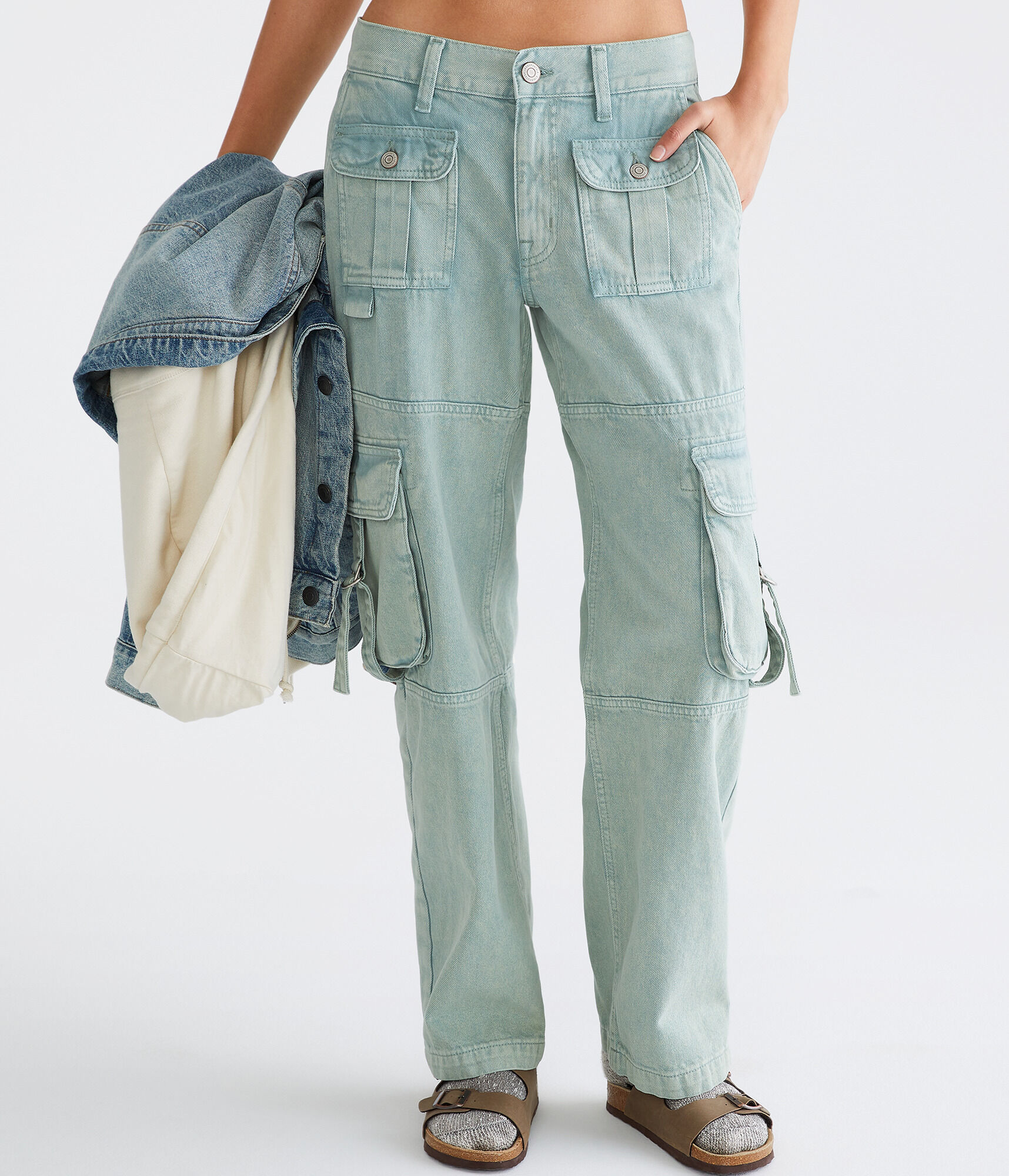 Low-Rise Wide Leg Cargo Jean