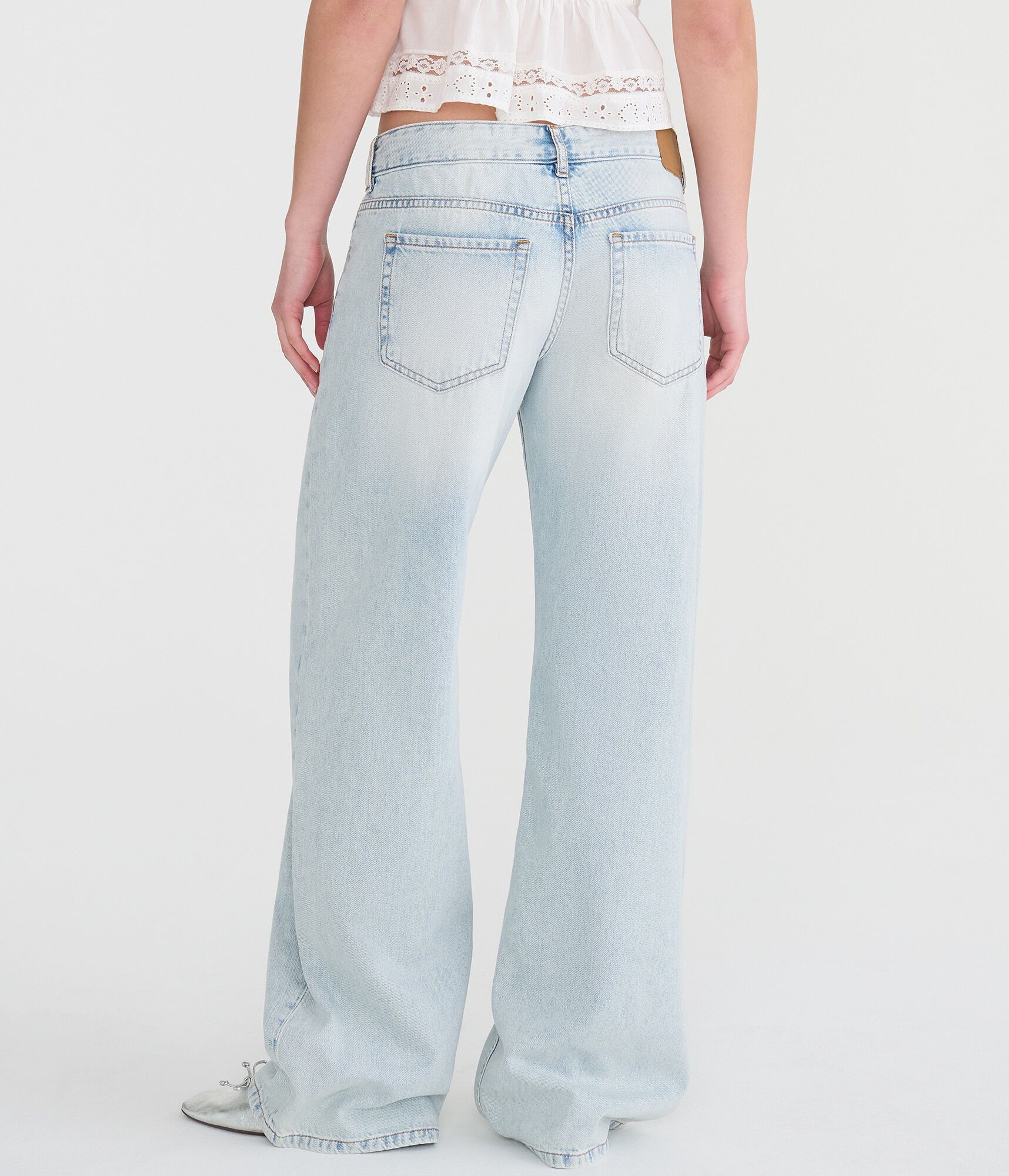 Low-Rise Baggy Wide Leg Jean