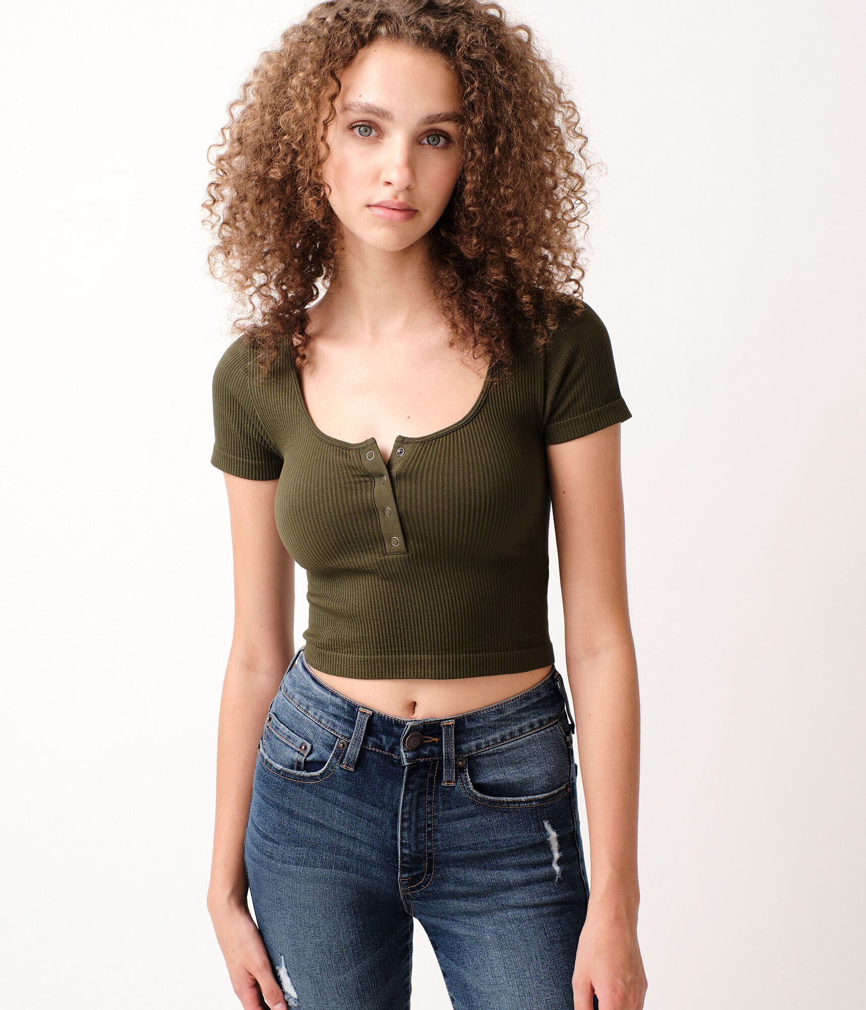 Ribbed Cropped Henley Tee