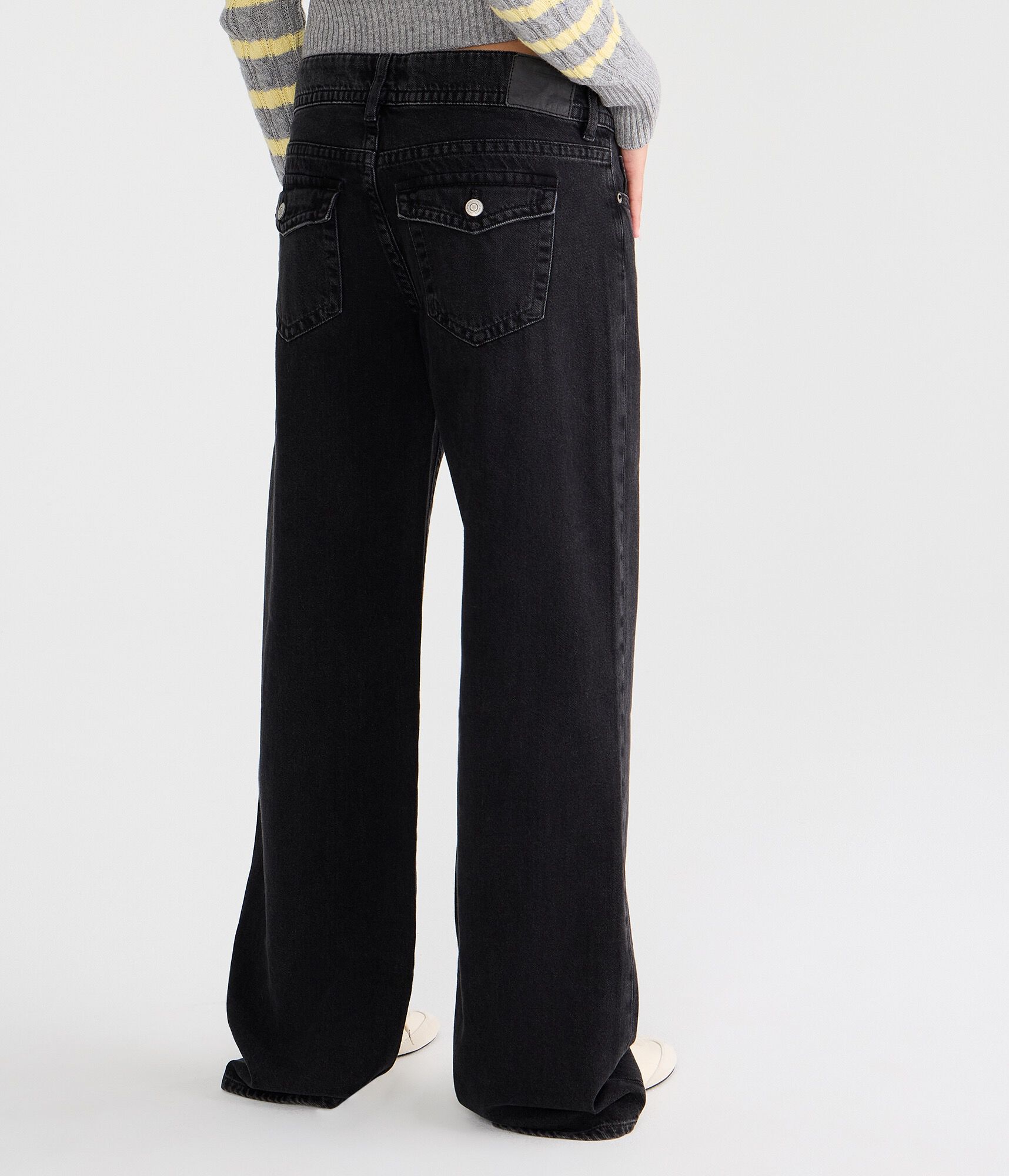 Low-Rise Baggy Wide Leg Jean
