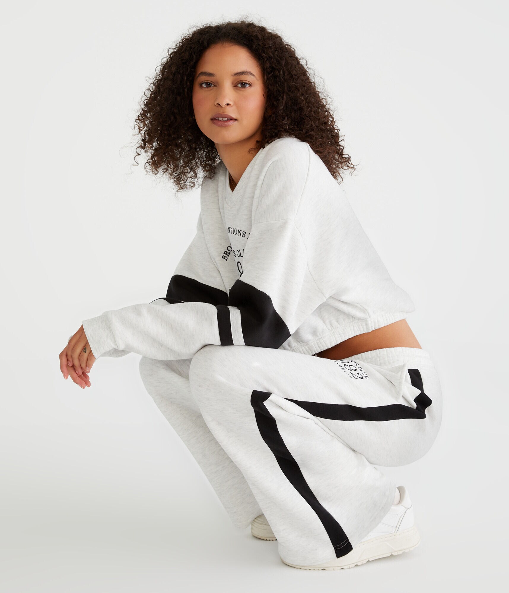 Brooklyn Sports League Cropped V-Neck Sweatshirt