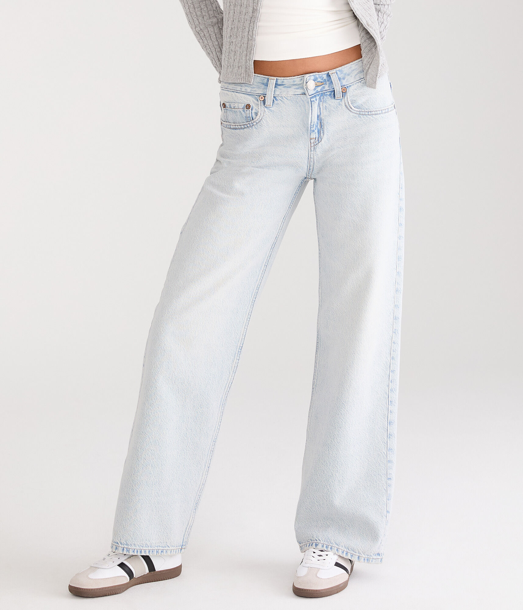 Low-Rise Baggy Wide Leg Star Pocket Jean