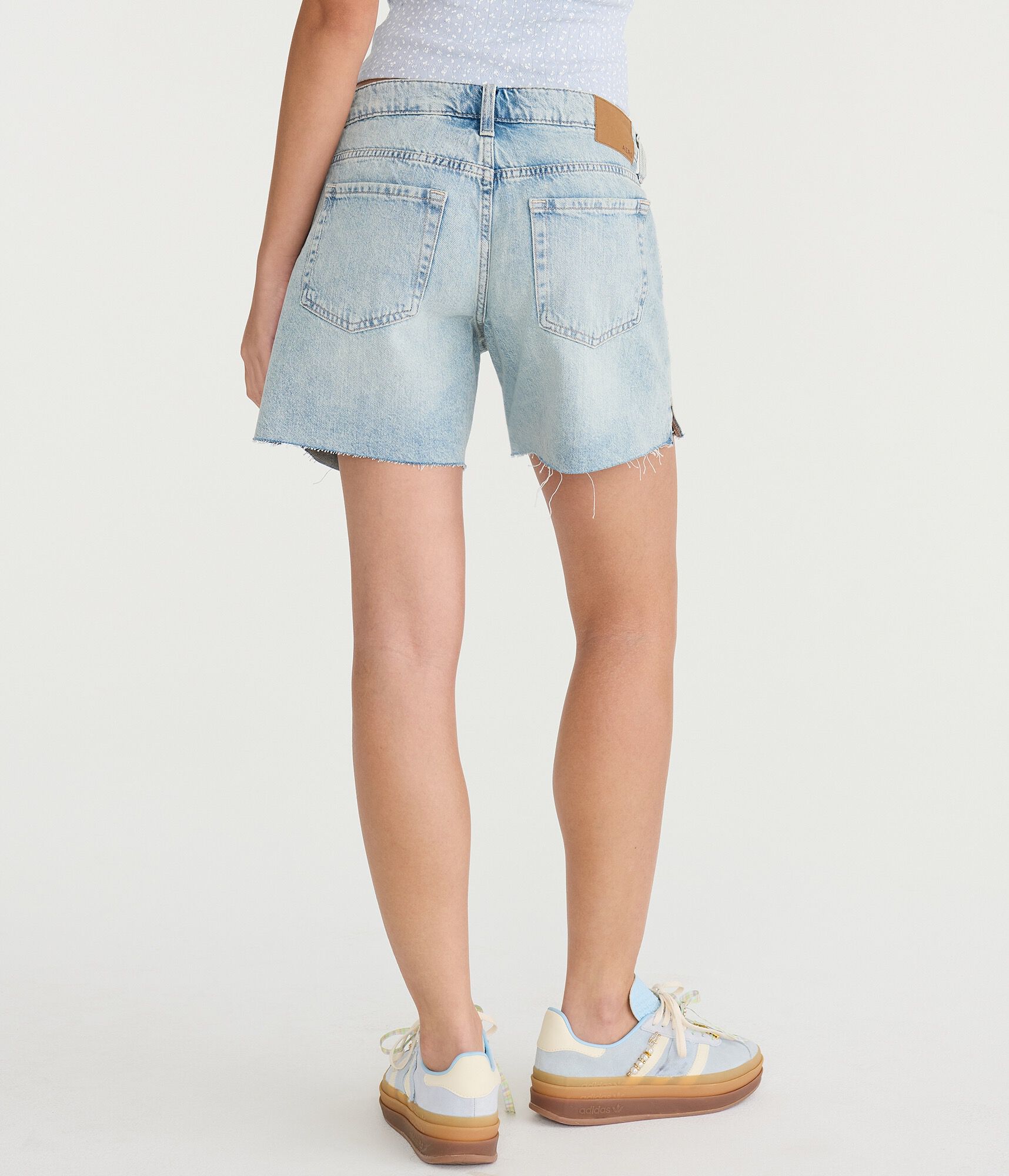 Low-Rise Baggy Denim Shorts 6"