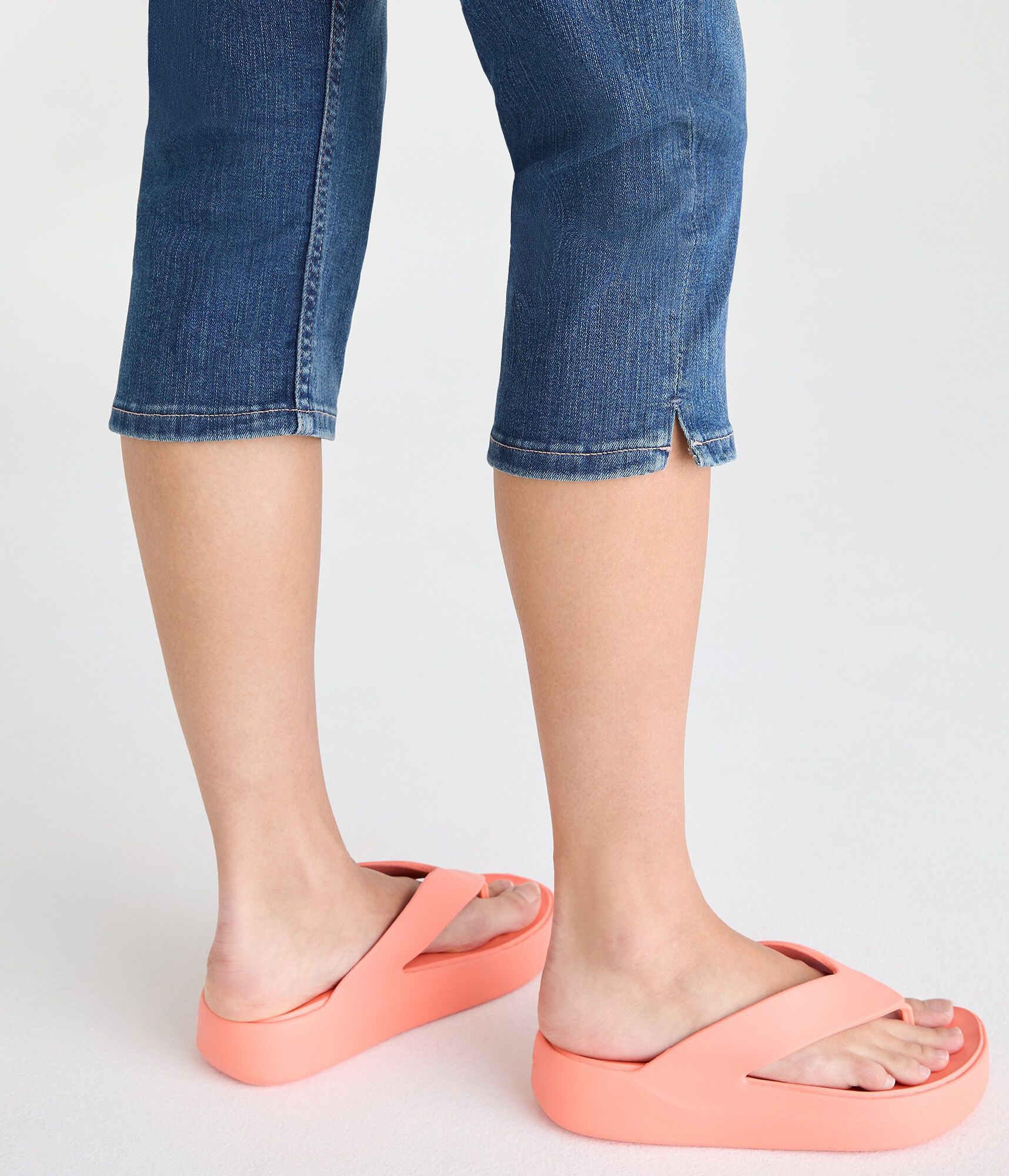 Super Low-Rise Skinny Denim Capris