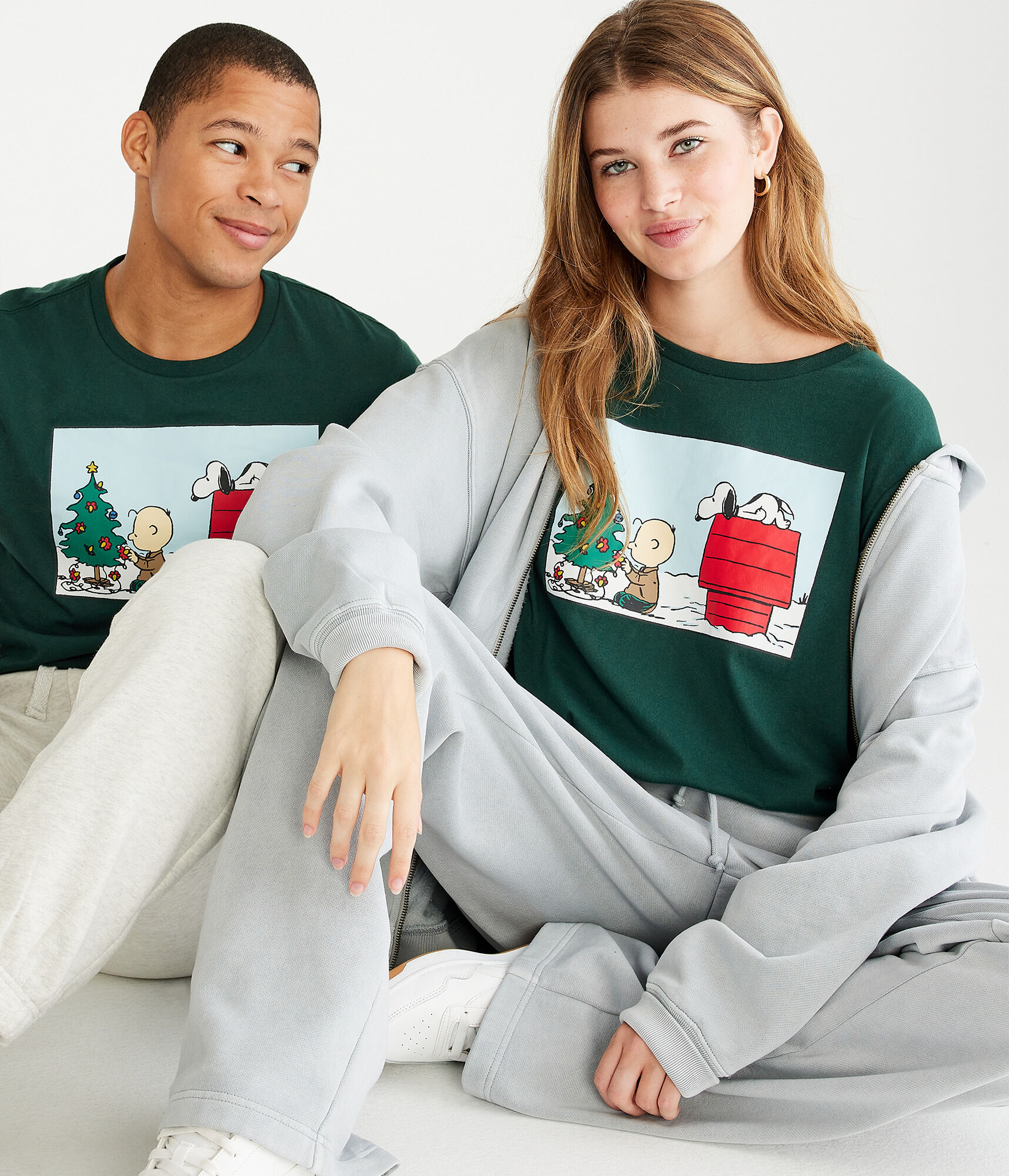 Peanuts&reg; | A&eacute;ropostale Snoopy Doghouse Graphic Tee