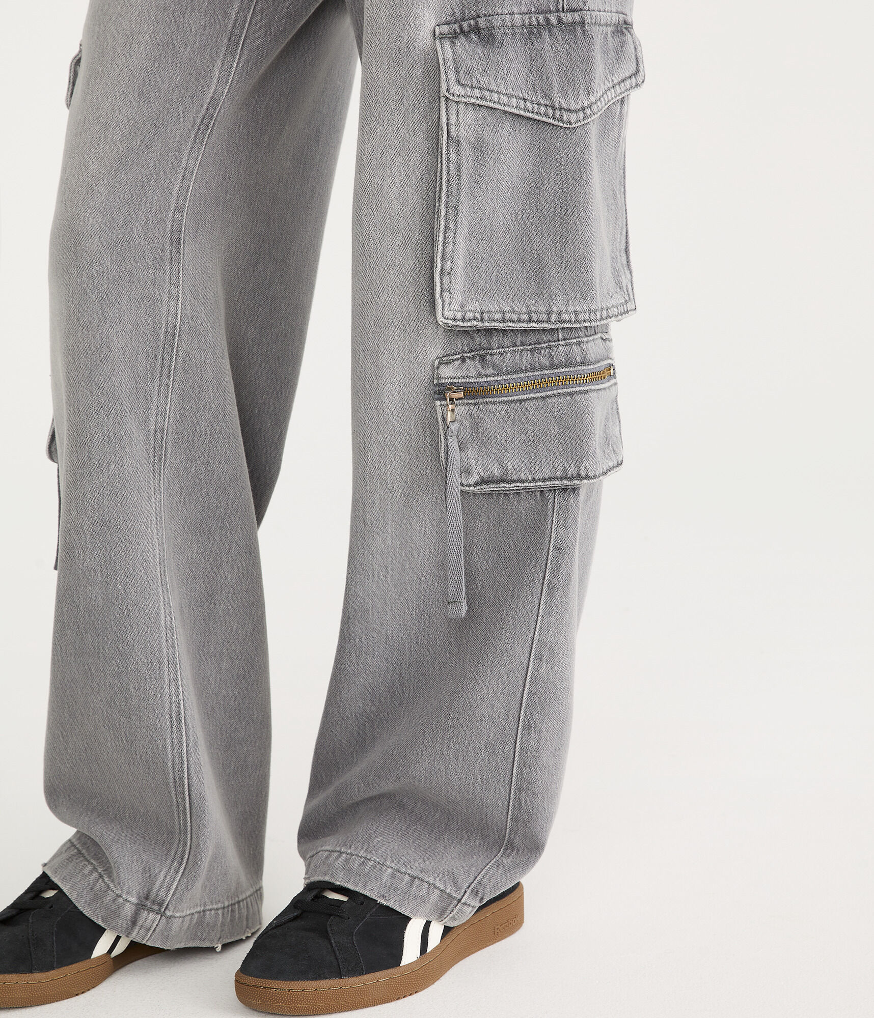 Mid-Rise Wide Leg Cargo Jean