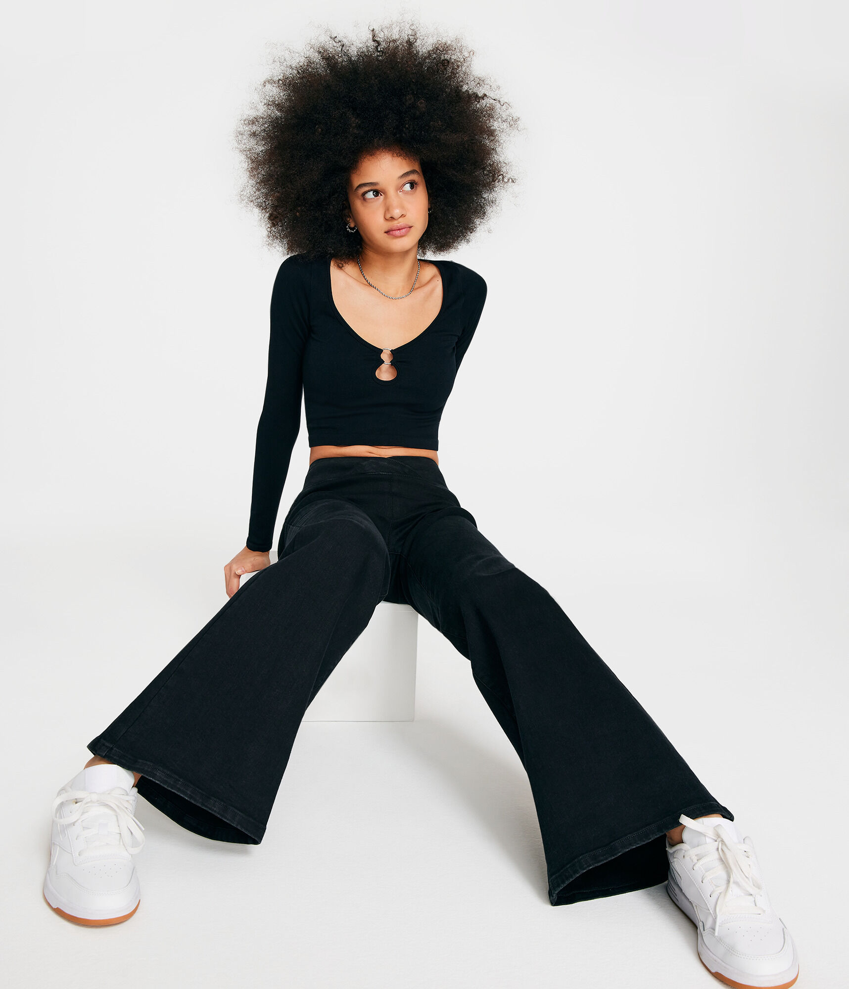 Long Sleeve Seamless Ring Keyhole Crop Top