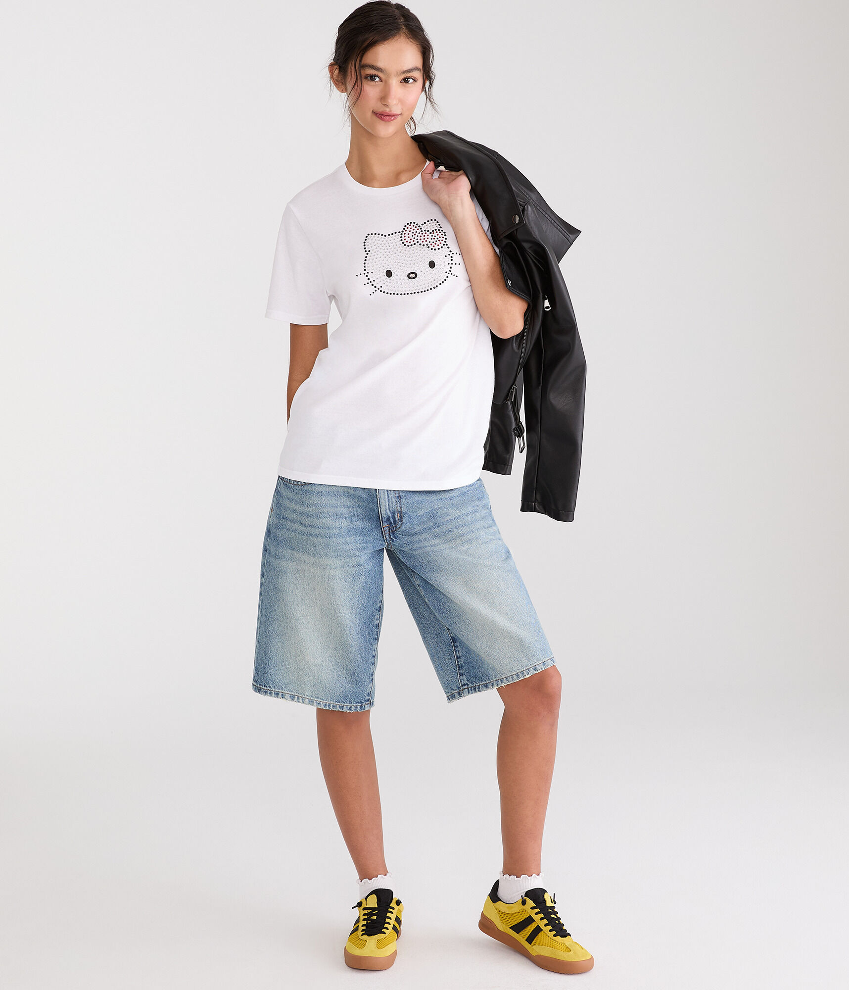 Hello Kitty | Aero Rhinestone Boyfriend Graphic Tee
