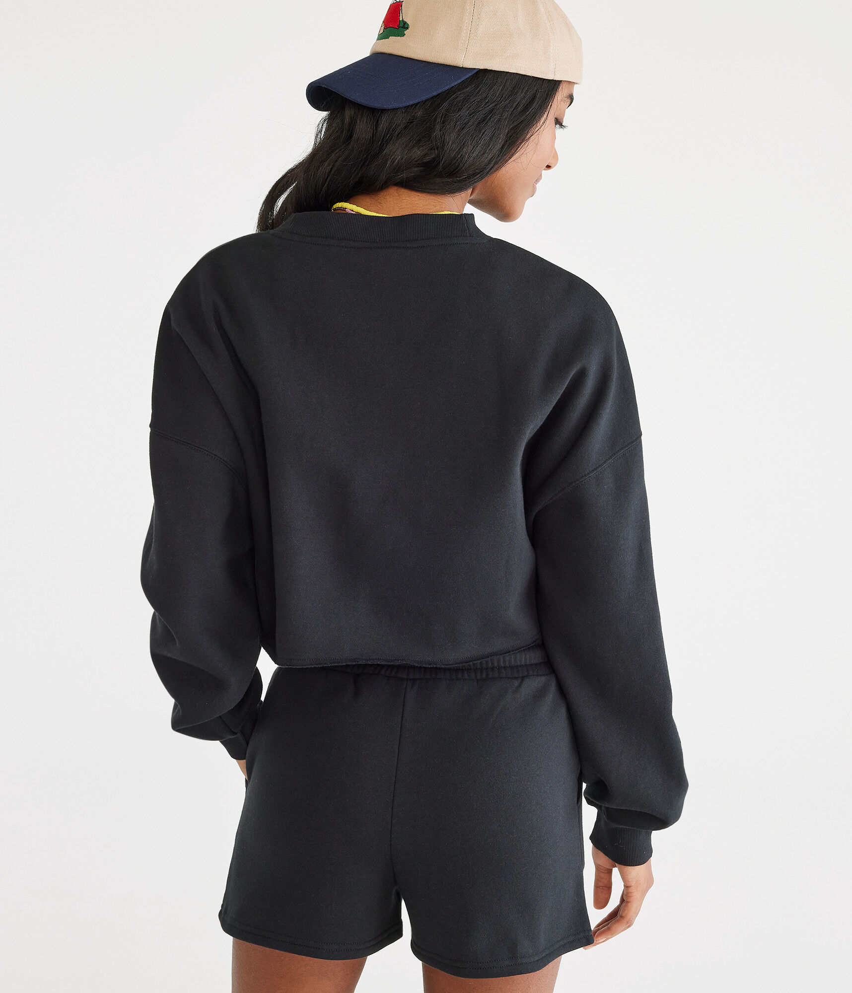 AERO | CAMP SNOOPY&trade; Beagle Scouts Cropped Sweatshirt