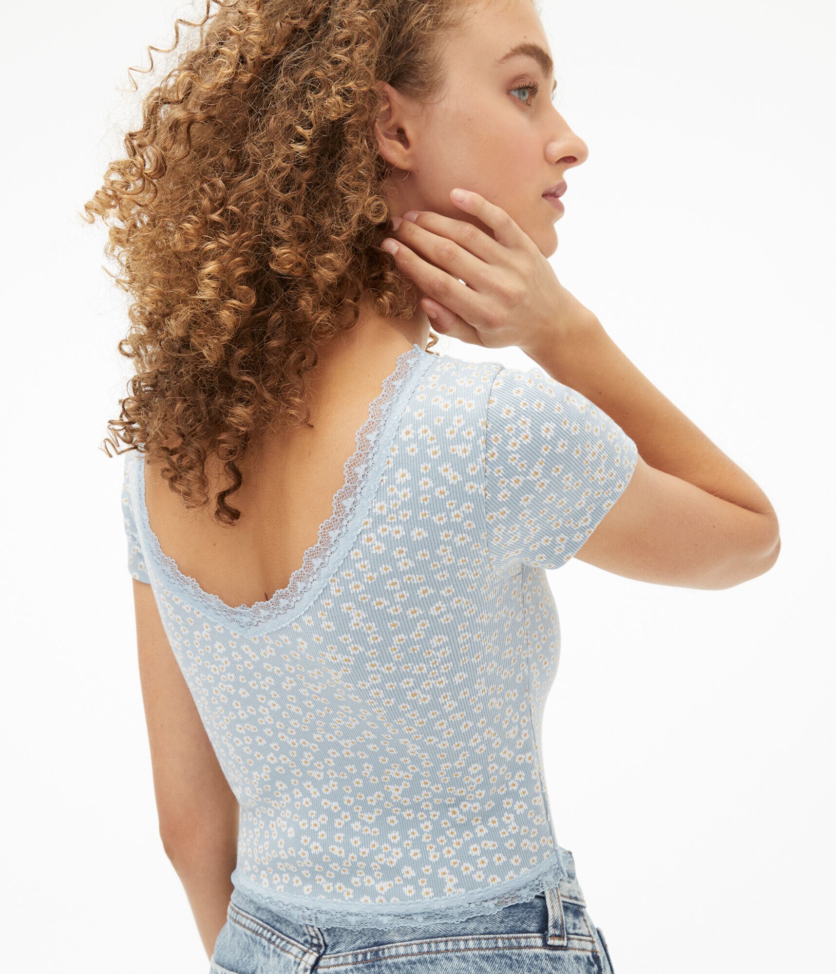 Floral Lace-Trim V-Neck Cropped Shrunken Tee