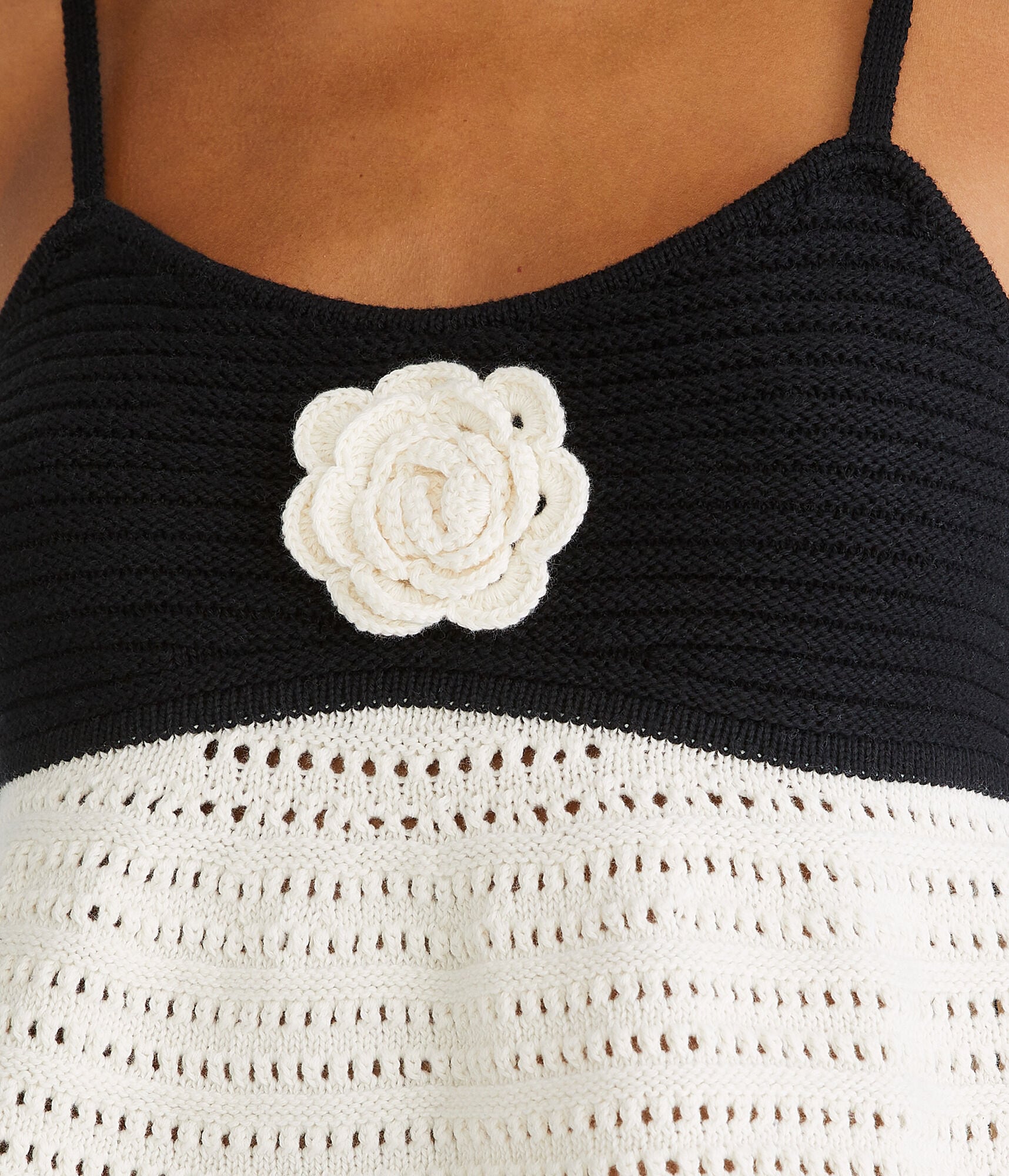 GROWNクロシェセトア Rosette Crocheted Peplum Tank