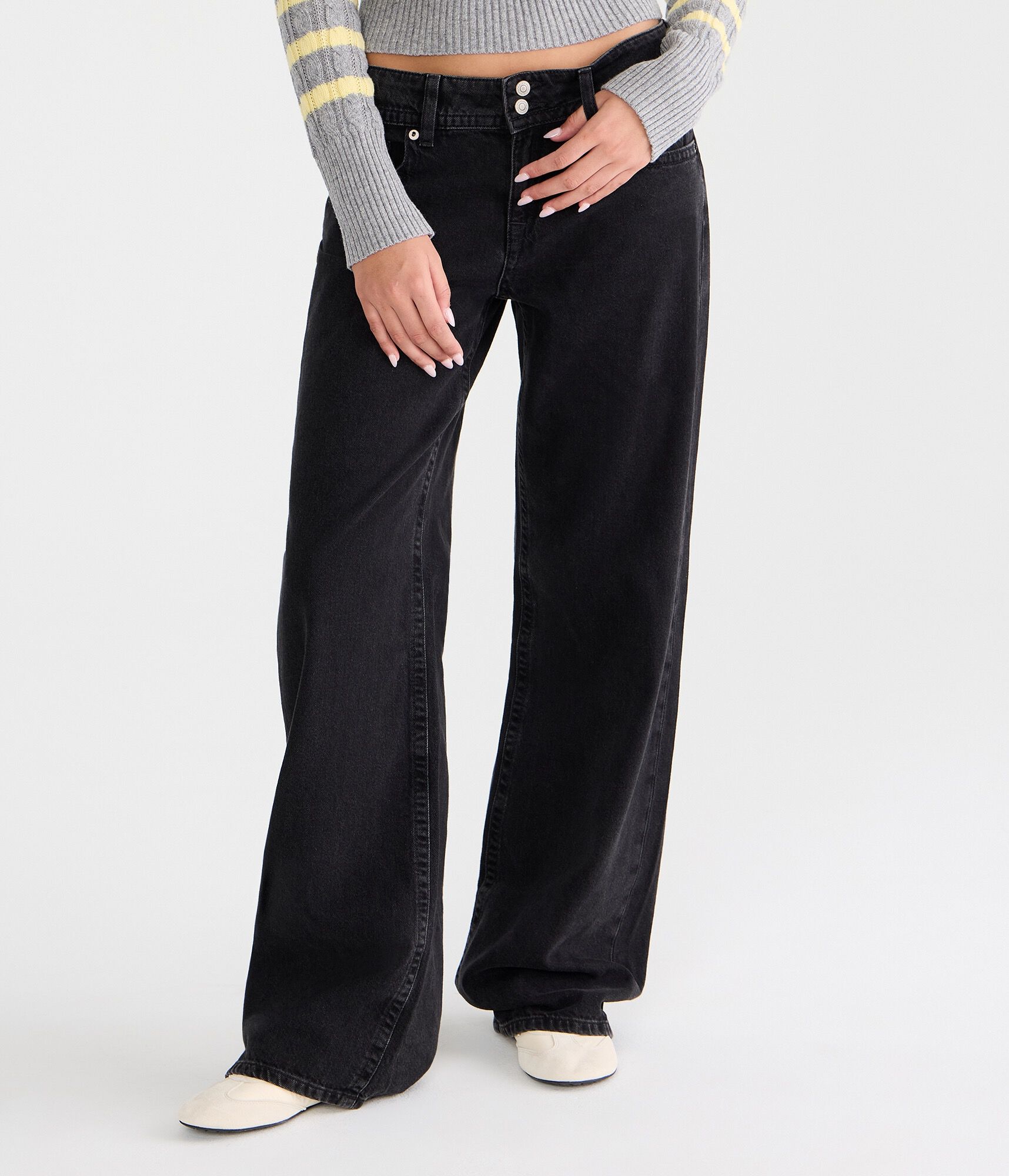 Low-Rise Baggy Wide Leg Jean