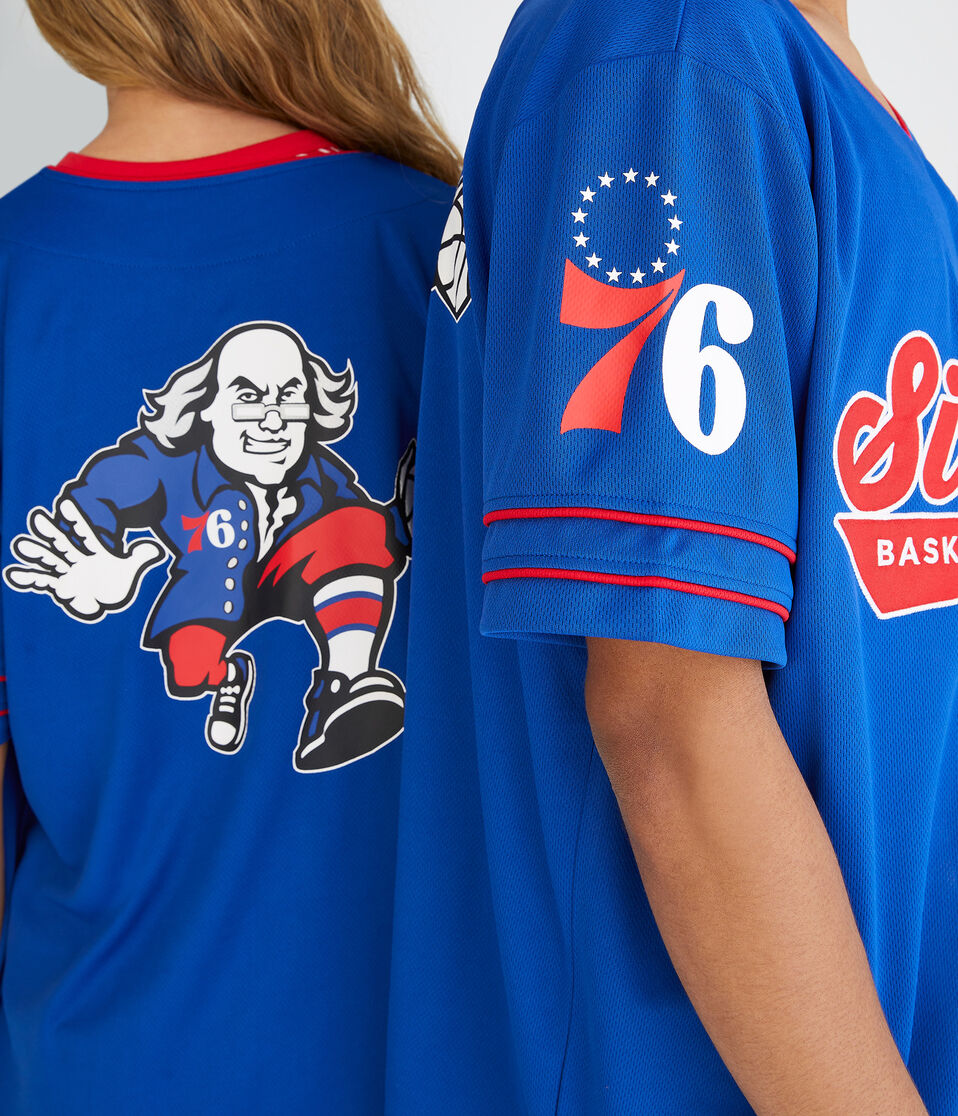 Maillot de joueur unisexe Nike Paul George blanc/bleu Philadelphia 76ers Swingman Badge - Édition Association Maillot de joueur unisexe Nike Paul George blanc/bleu Philadelphia 76ers Swingman Badge - Édition Association