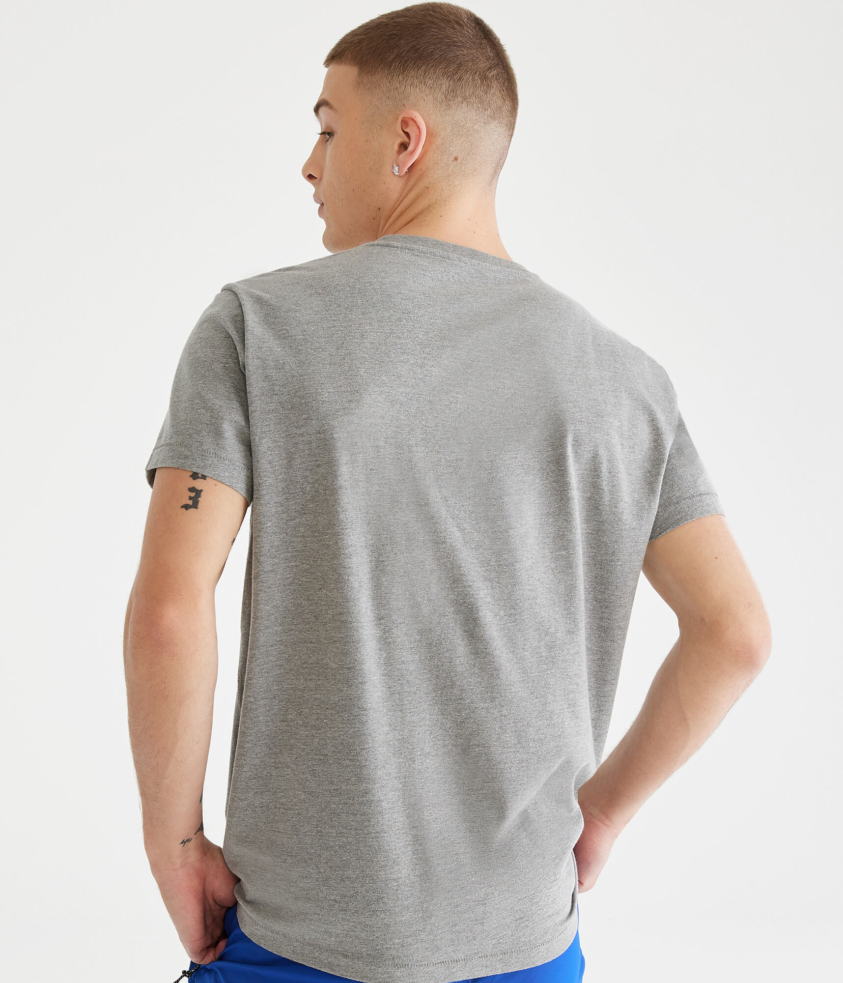 Aeropostale Large 87 Appliqu&eacute; Graphic Tee