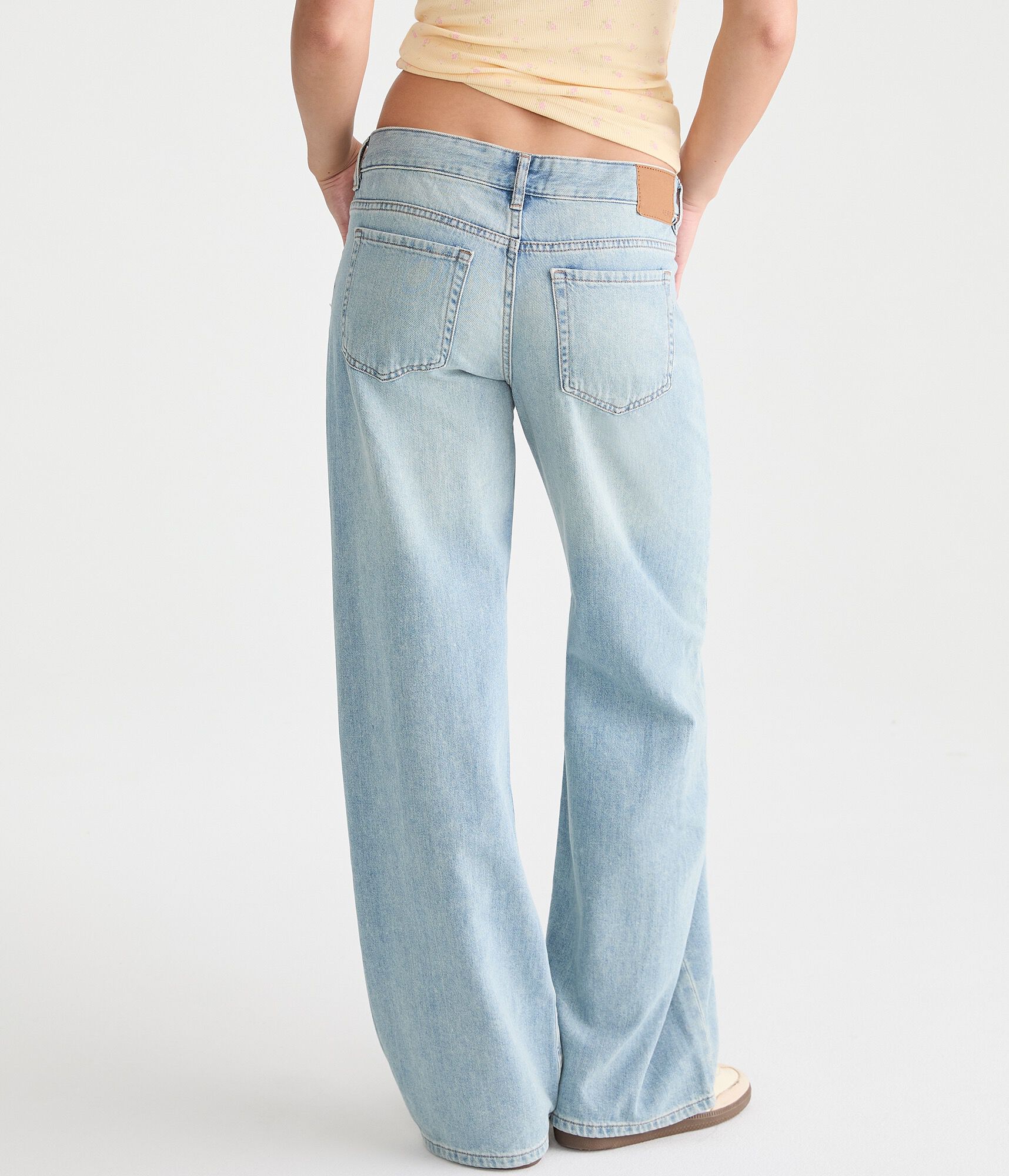 Low-Rise Baggy Wide Leg Jean