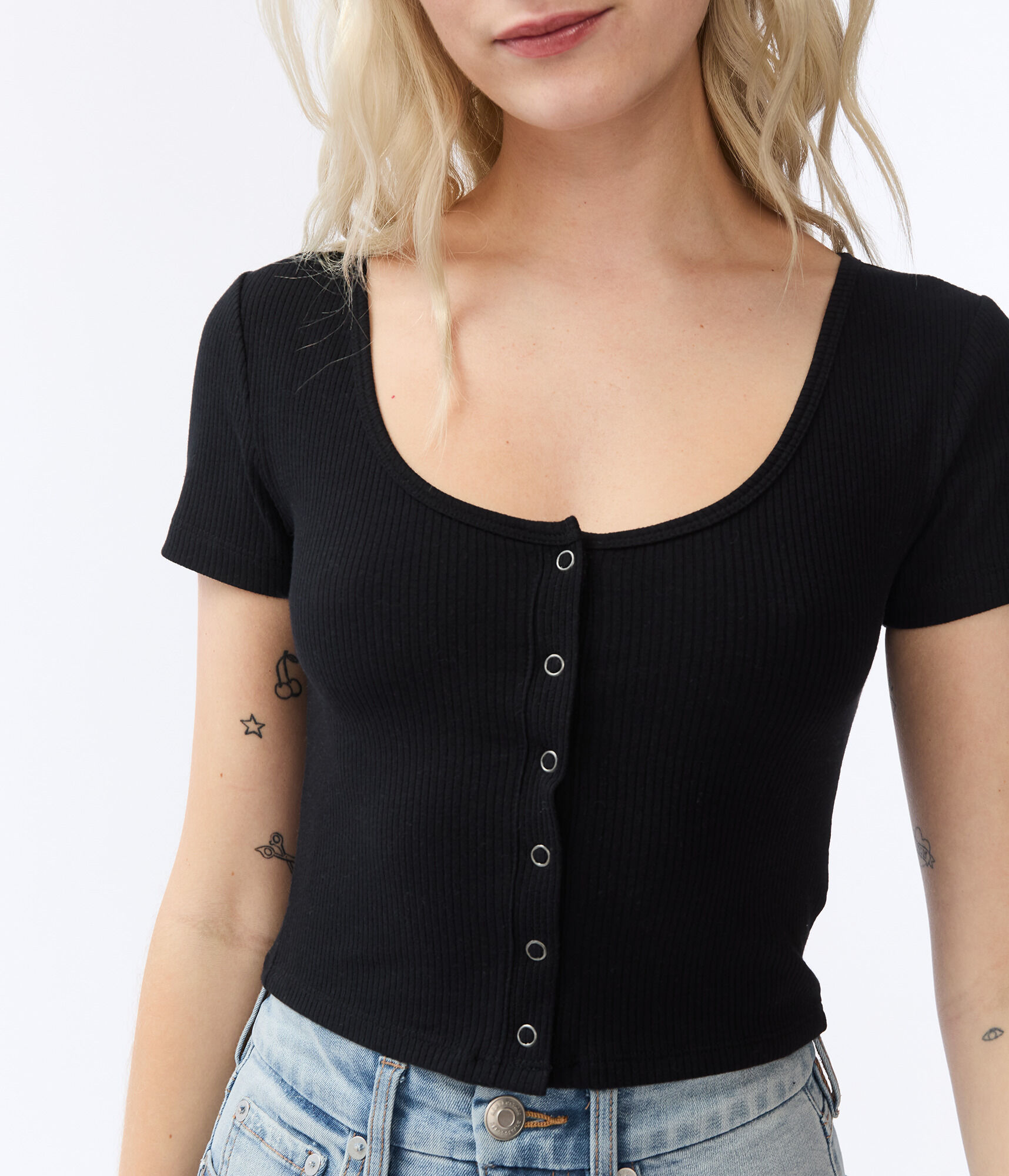 Ribbed Snap-Front Crop Top