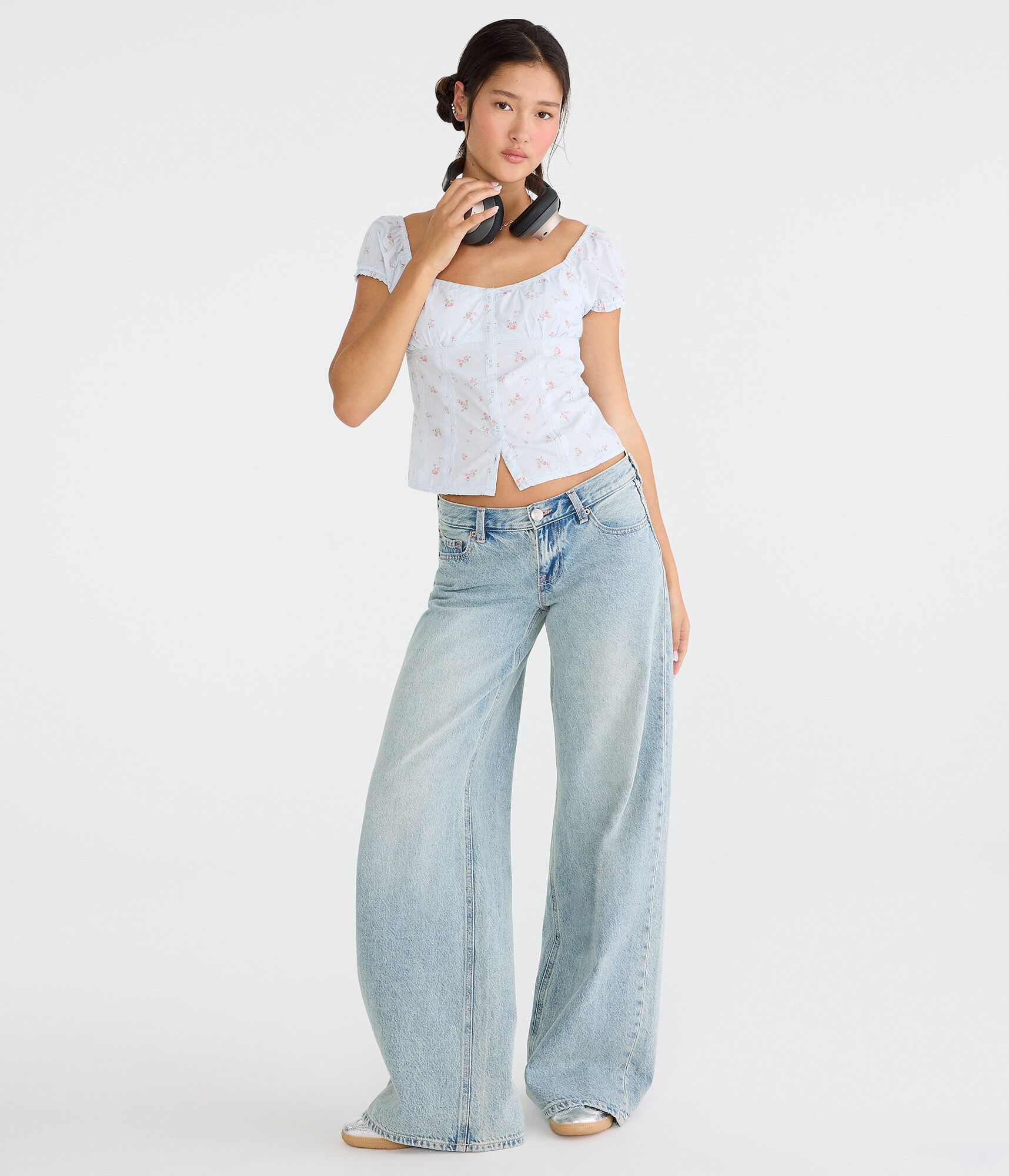 Super Low-Rise Ultra Wide Leg Jean