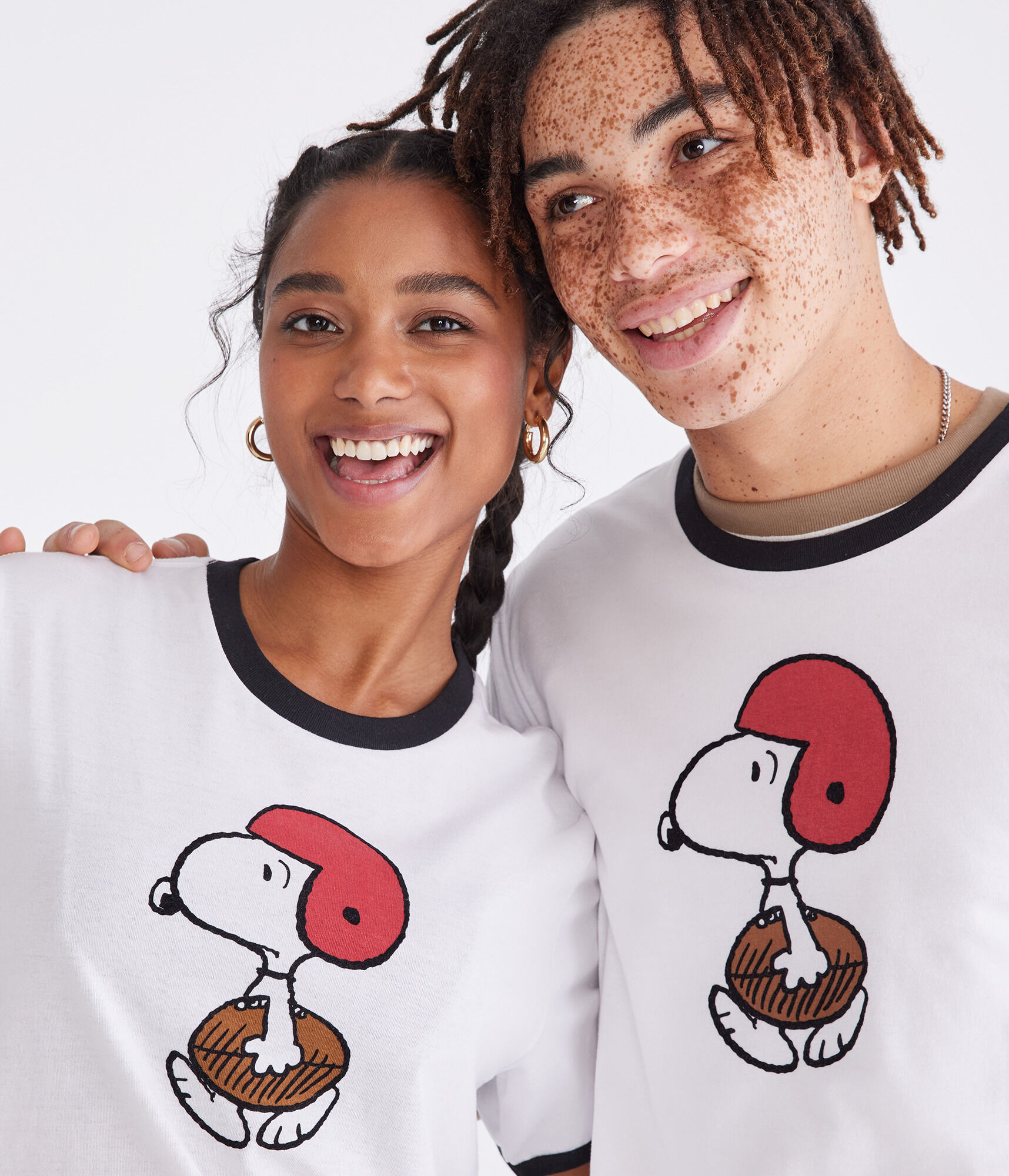 Peanuts&reg; | A&eacute;ropostale Football Snoopy Relaxed Ringer Graphic Tee