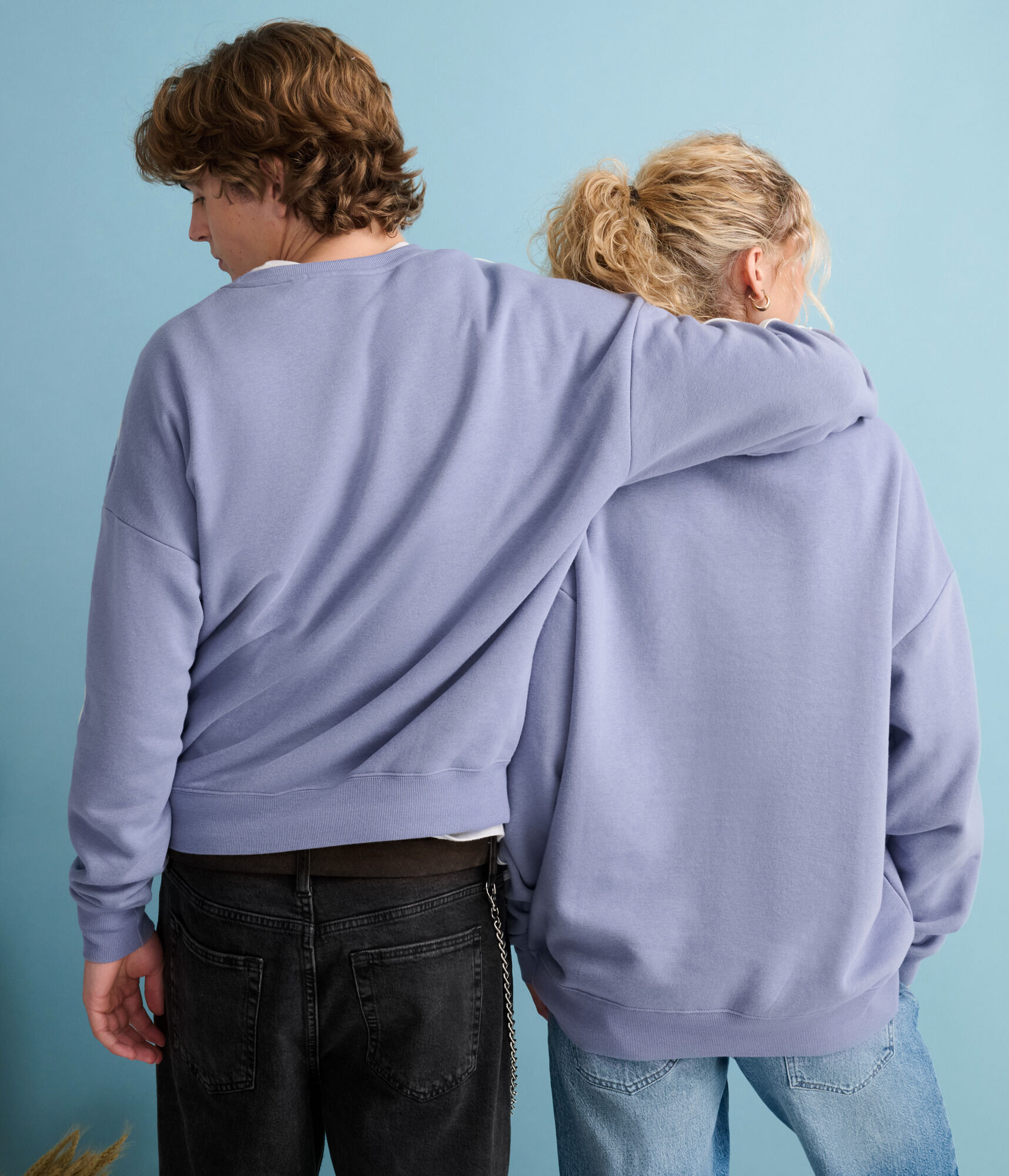 Peanuts® | Aéropostale Western Snoopy Woodstock Hugs Crew Sweatshirt