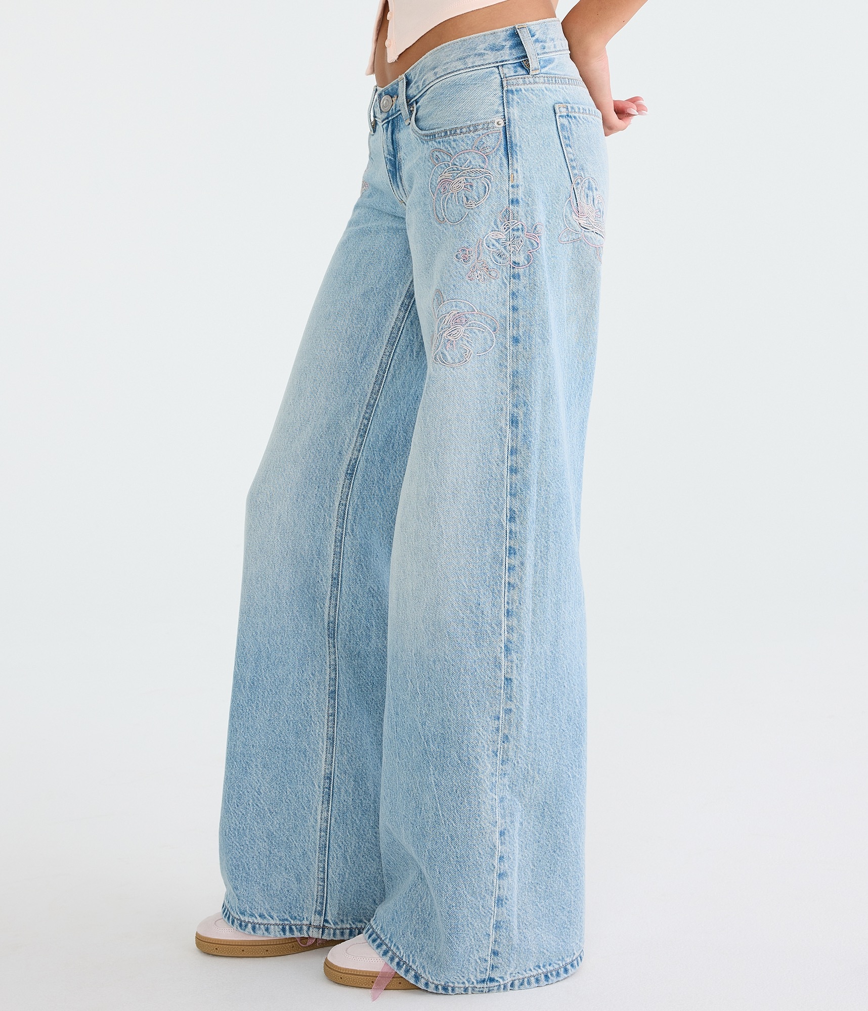 Super Low-Rise Ultra Wide Leg Embroidered Flowers Jean