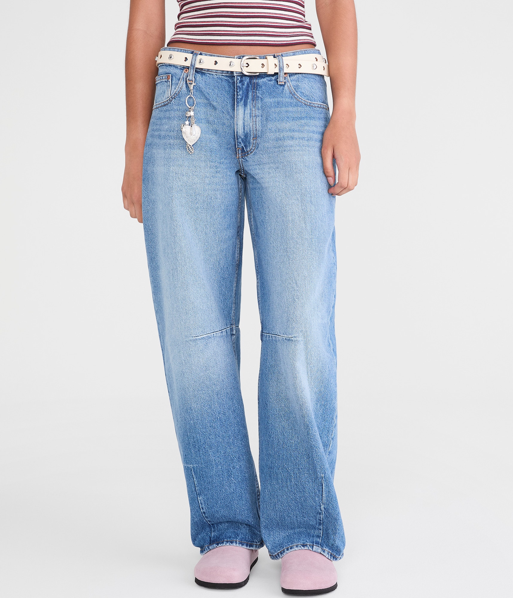 Low-Rise Baggy Barrel Jean